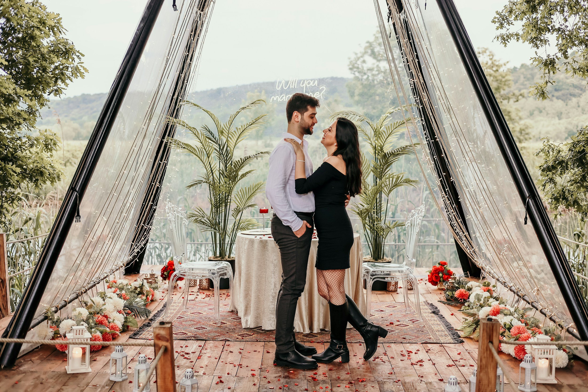 Do opposites really attract? Delving into introvert and extrovert relationships! 