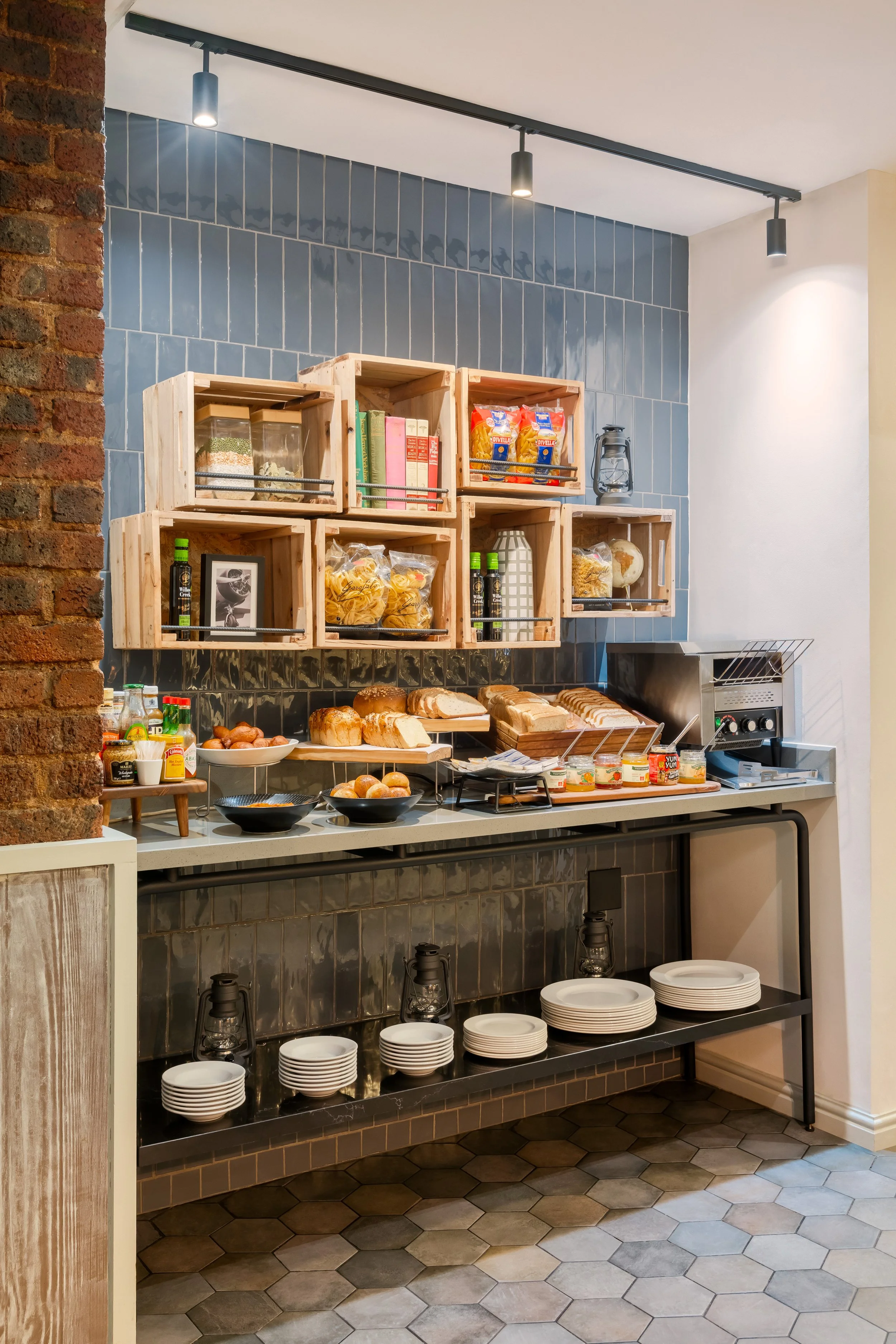 PH_JNBOR_Restaurant_Buffet_2.jpg