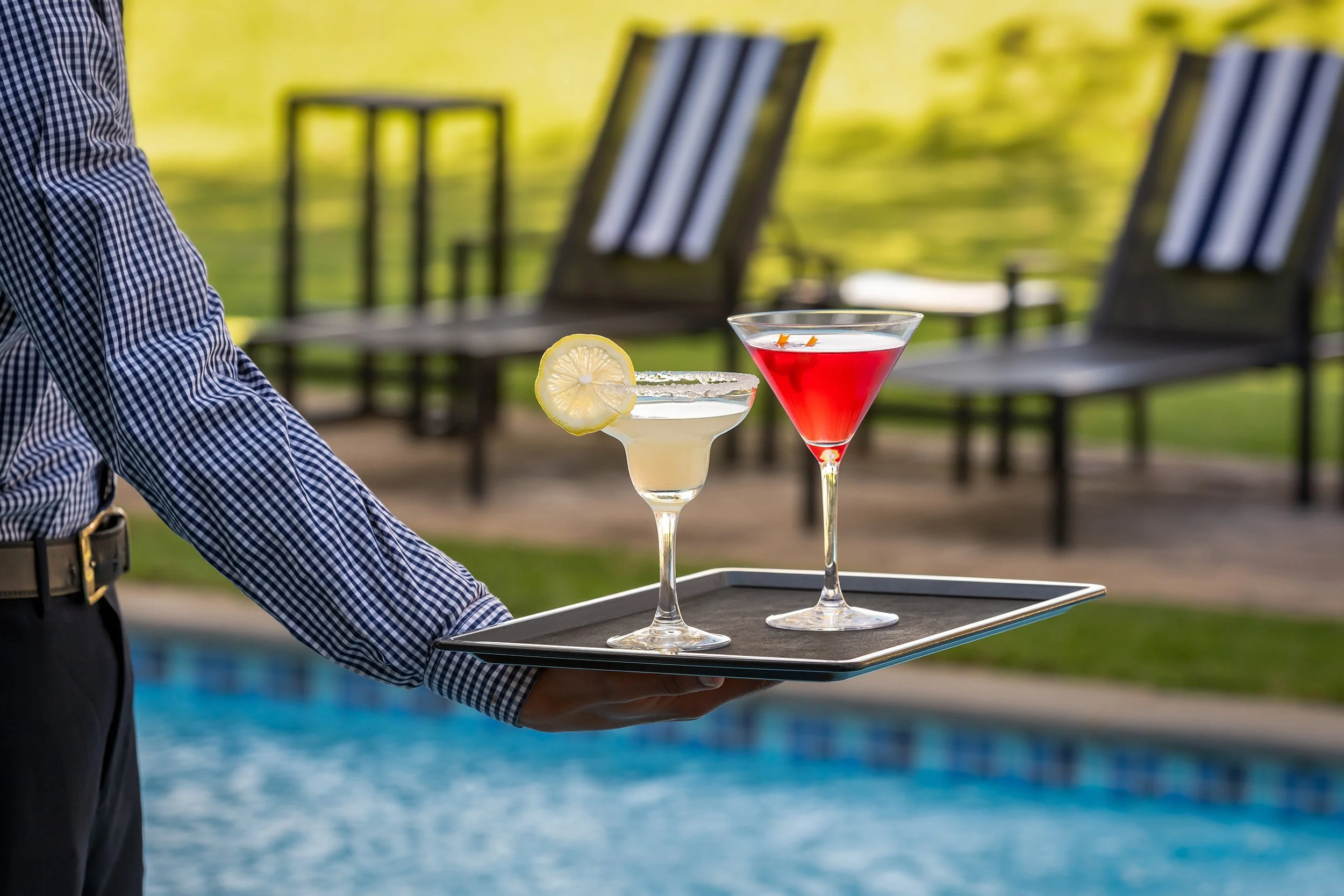 PH_JNBOR_Drinks_Poolside.jpg
