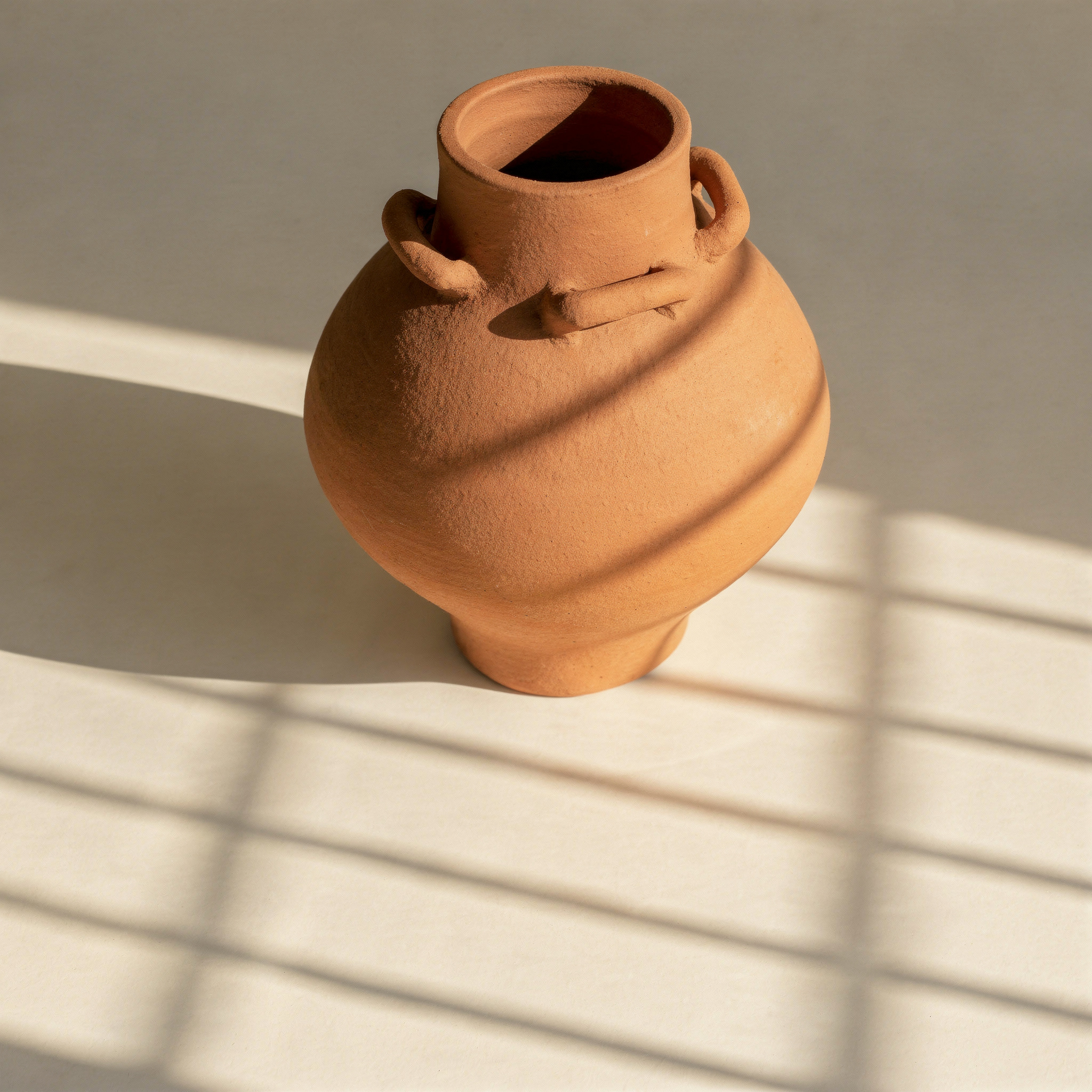 Bolti Vase 2.png
