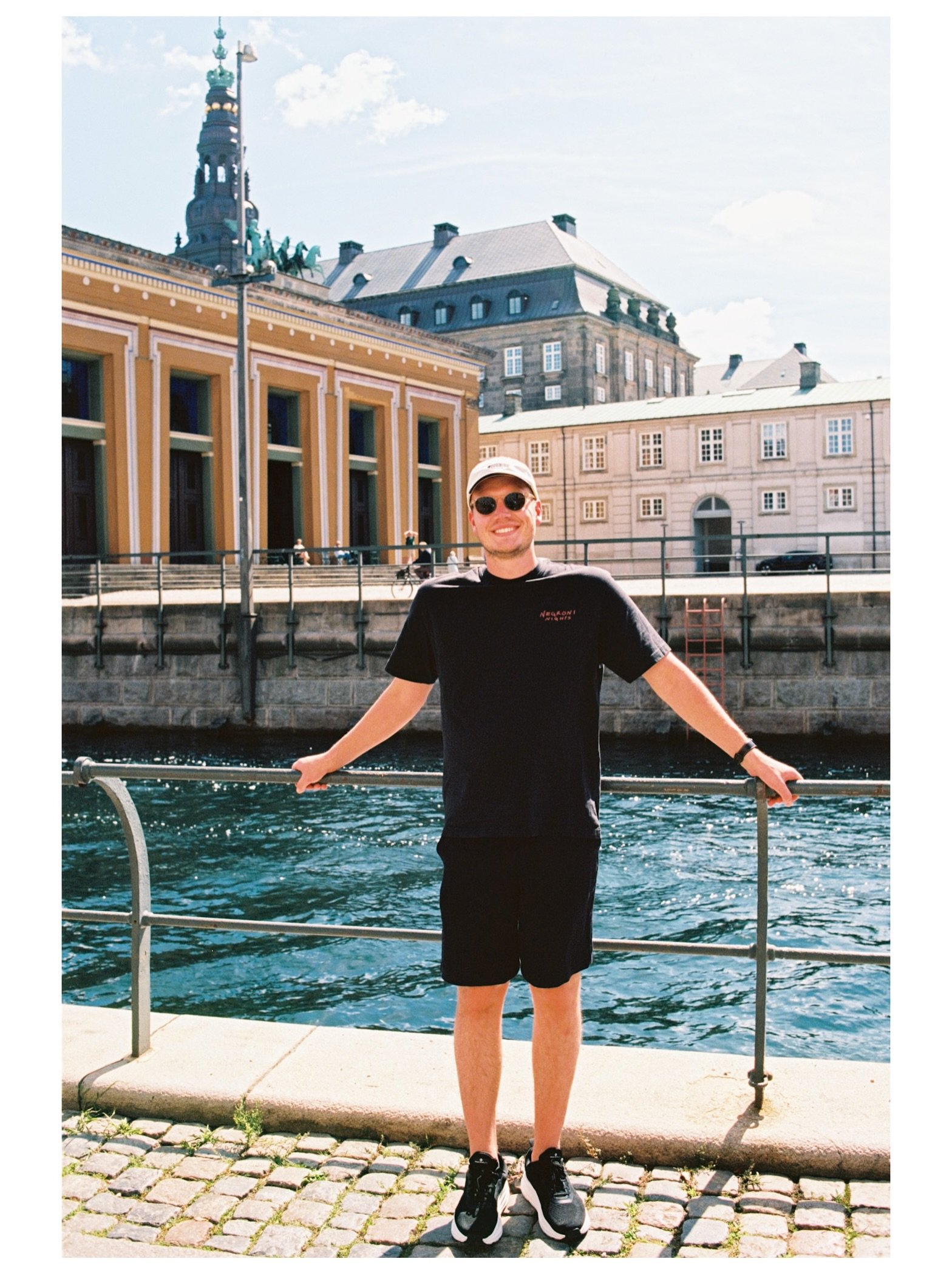En bild jag &auml;r mycket n&ouml;jd &ouml;ver 🎞️ ->