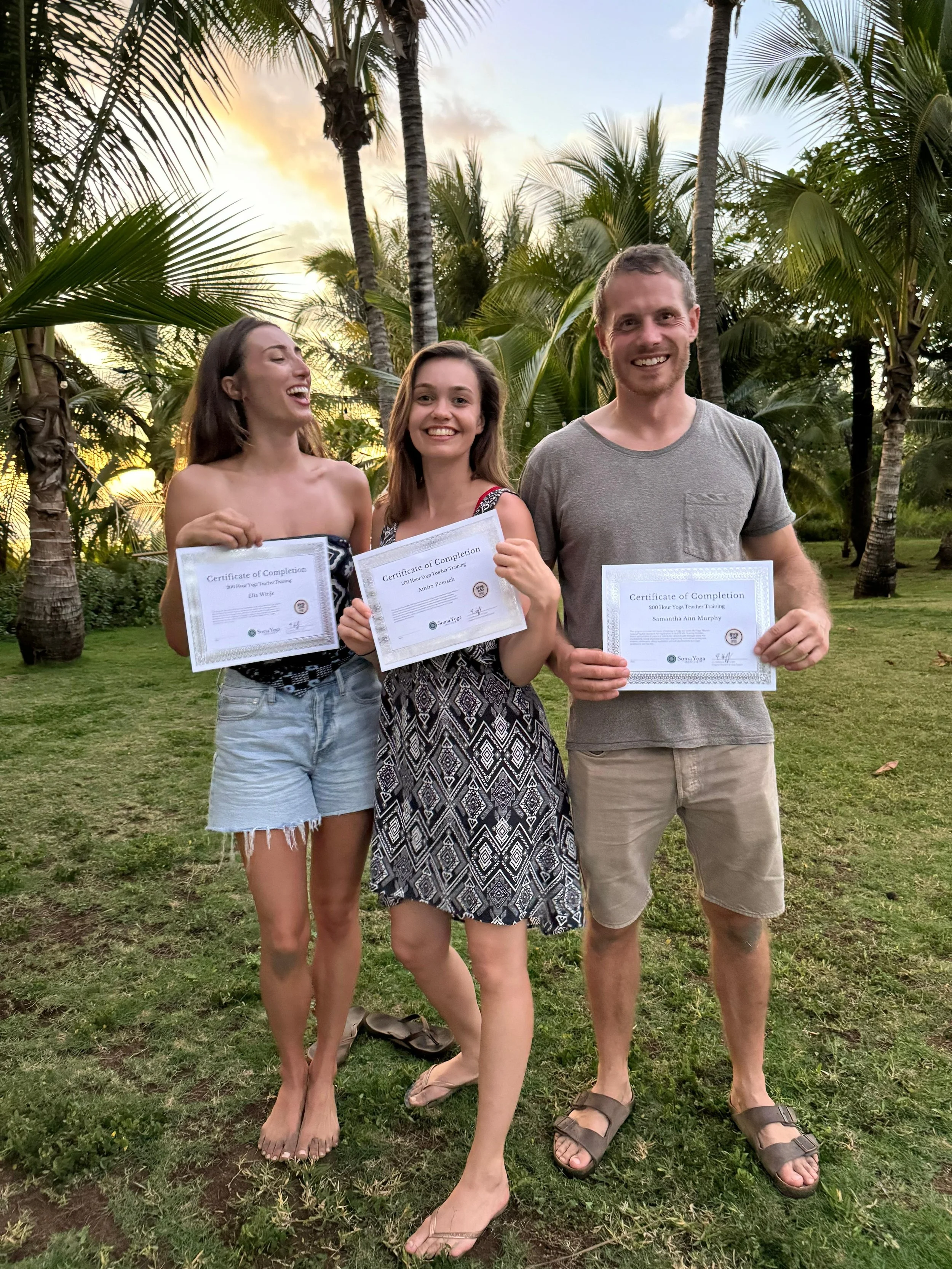 Zertifikatübergabe 200h Teacher Training Soma Yoga Institut Costa Rica.