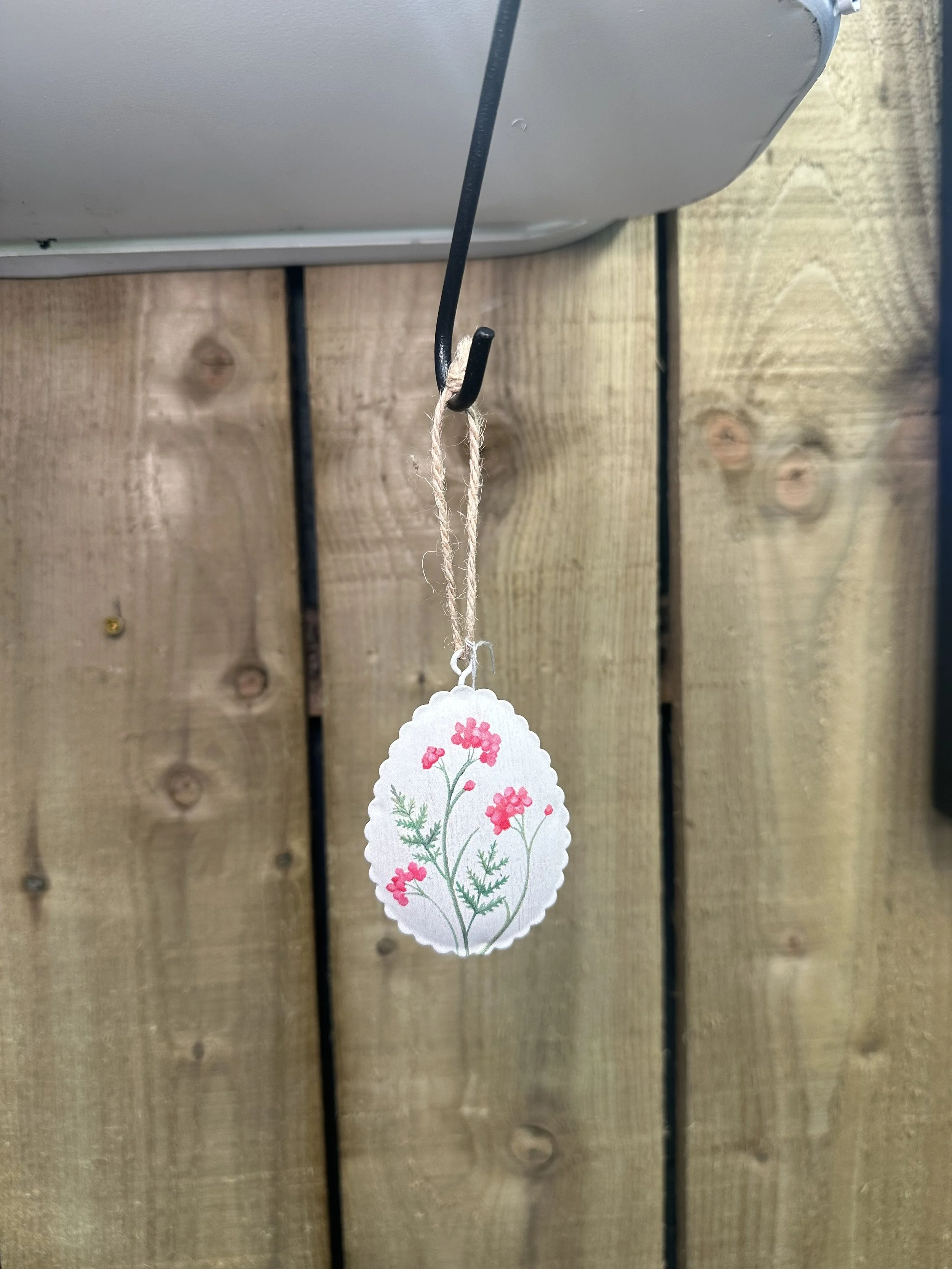 Hanging egg with pink flowers 2.jpg
