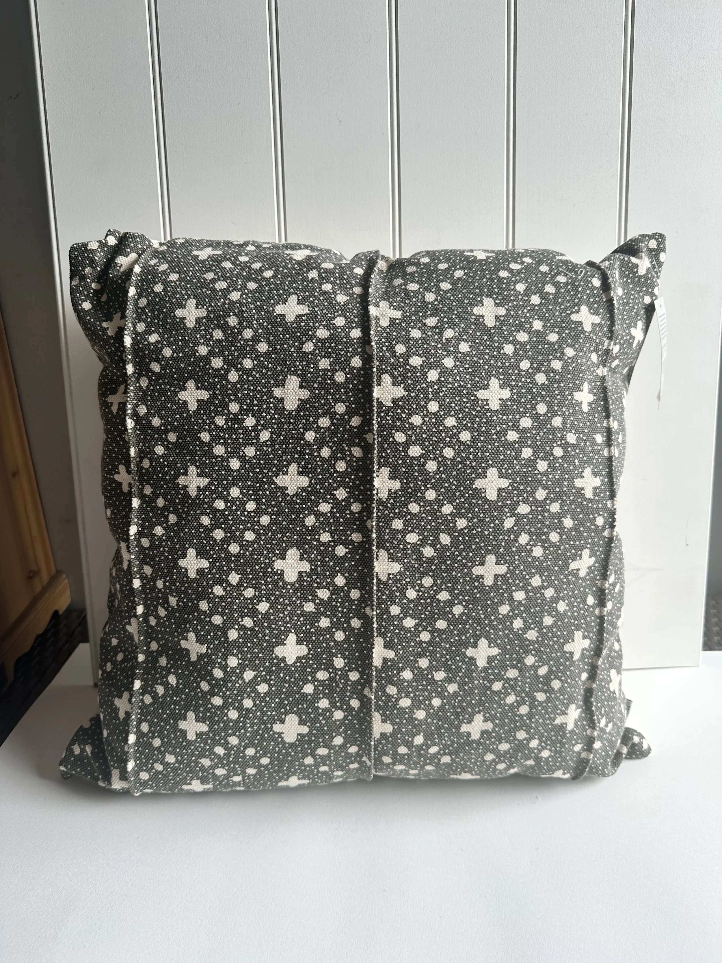 grey cushion 1.jpg