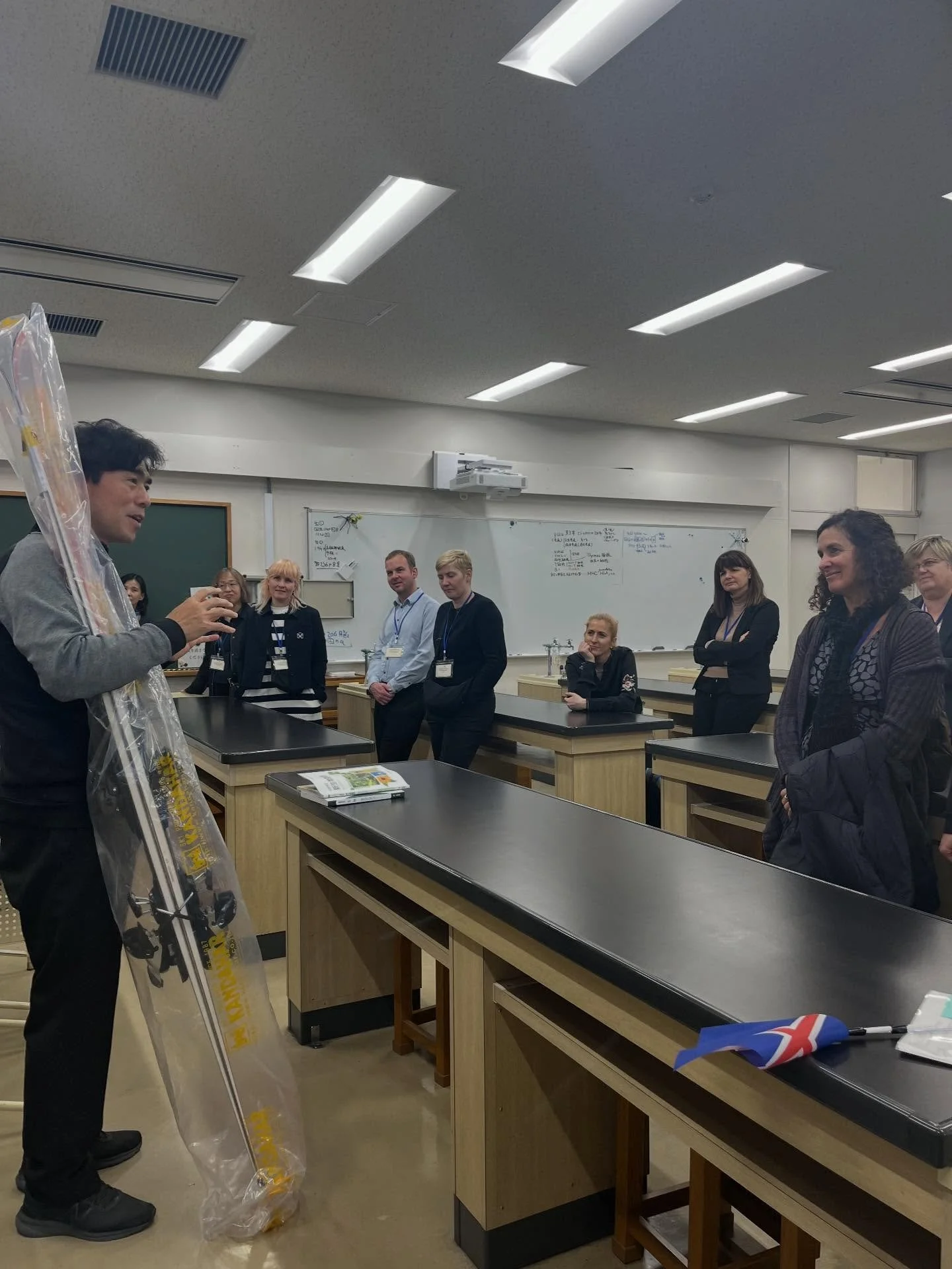 アイスランド教員団が学習院男子高等科を訪問しました