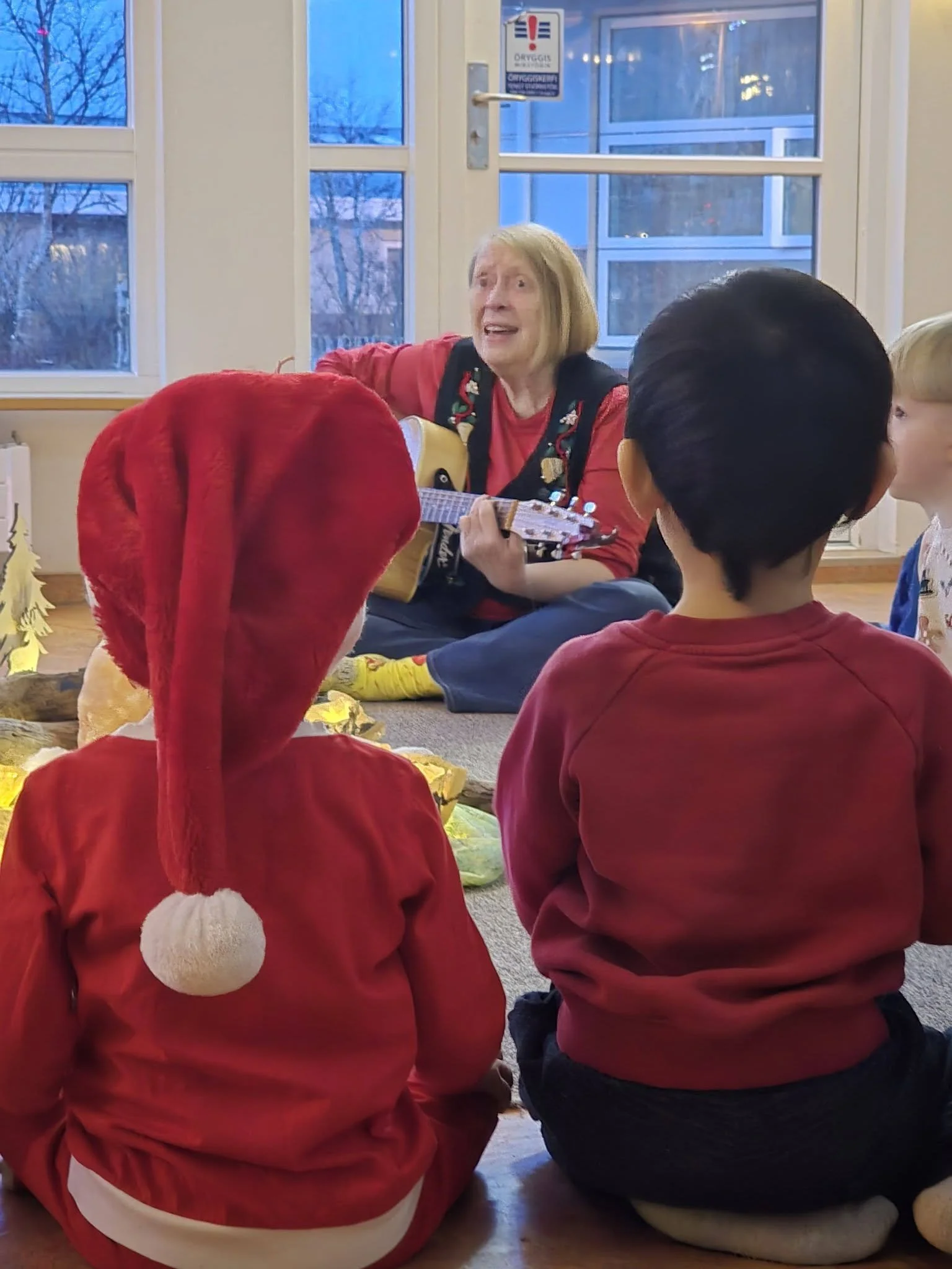 アイスランドのヒャトリ（HJALLI)校のクリスマスイベントを見学しました。