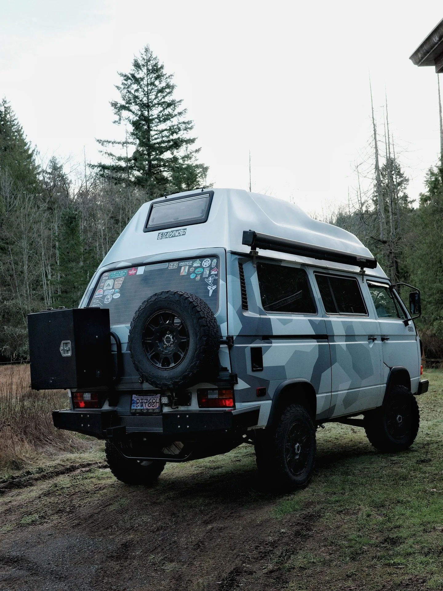 If there is one type of job I&rsquo;d like to take more of on in the new year it would easily be the custom fab jobs like this. Always a blast getting to use our @roguefab tube bender. 

Wrapped up on this custom tube skid plate to keep this @boxeer_