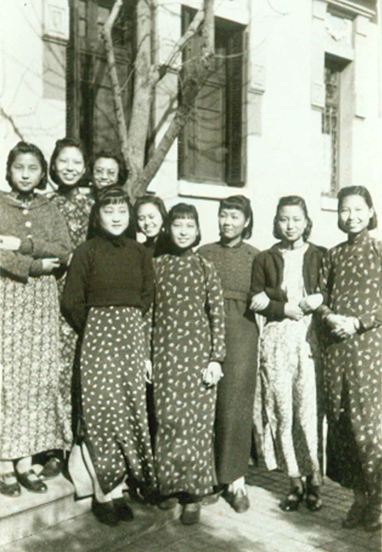 My Roots: 3 KUO sistas. China. Mom (2nd oldest sister), 2nd from left. She also had 2 brothers and 4 other siblings that died during their childhood.