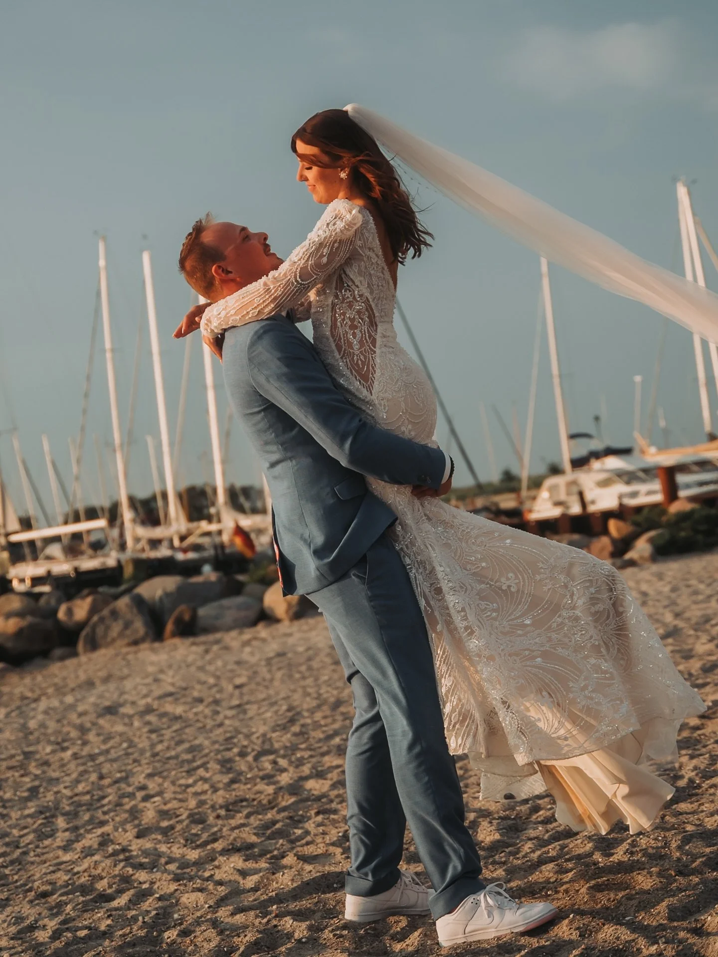 Sunsets on the Baltic Sea hitting different for Ola &amp; Max&lsquo;s big celebration. More to come from this glorious event! 

#berlinweddingphotographer #irishwedding #candidwedding
#destinationweddingphotographer #berlinweddings #weddingphotograph
