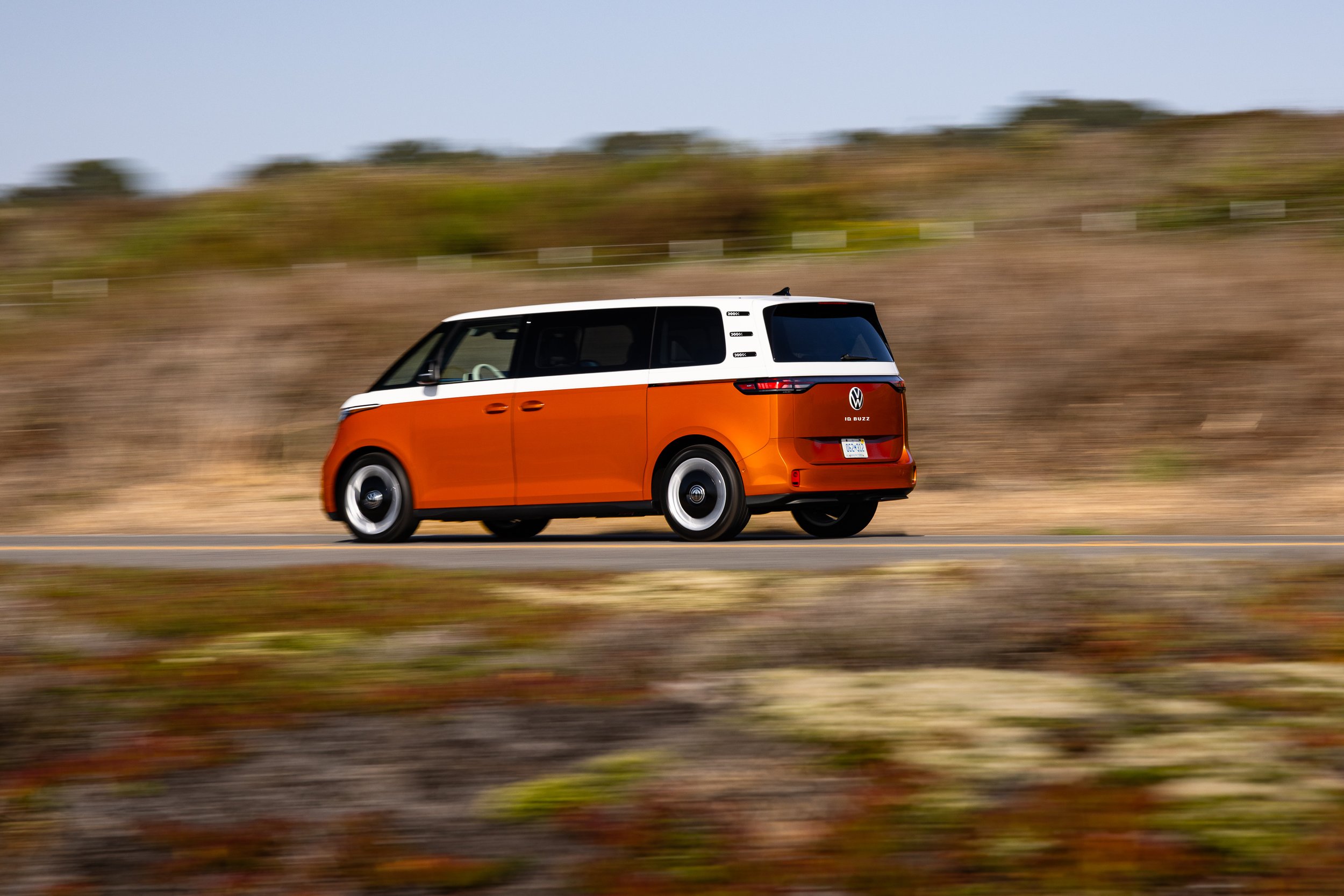 VW ID. Buzz - Energetic Orange - Exterior Tracking - © Sam Dobbins 2024 - 11.jpg