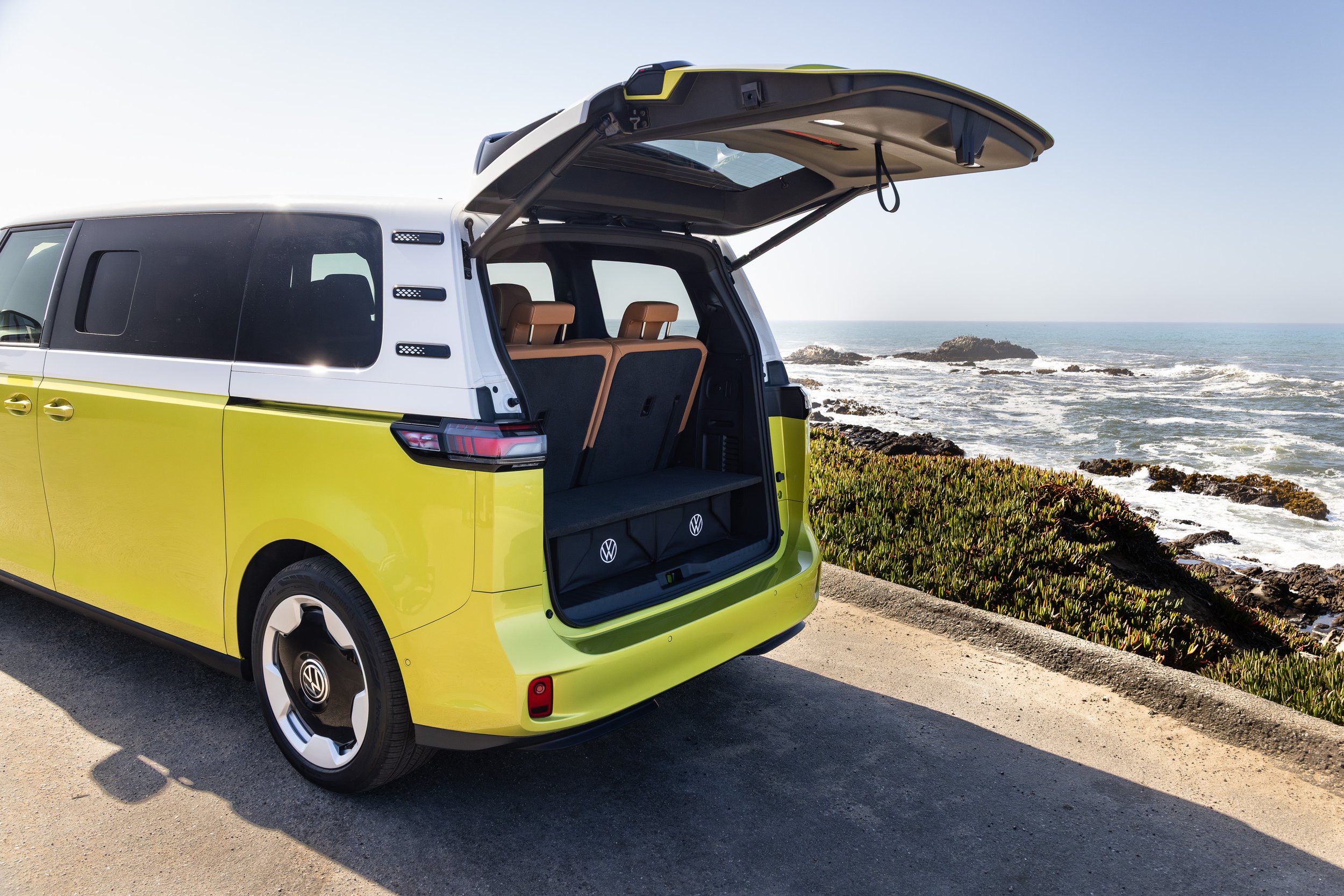 VW ID. Buzz - Pomelo Yellow - Interior - © Sam Dobbins 2024 -6779-Enhanced-NR.jpg