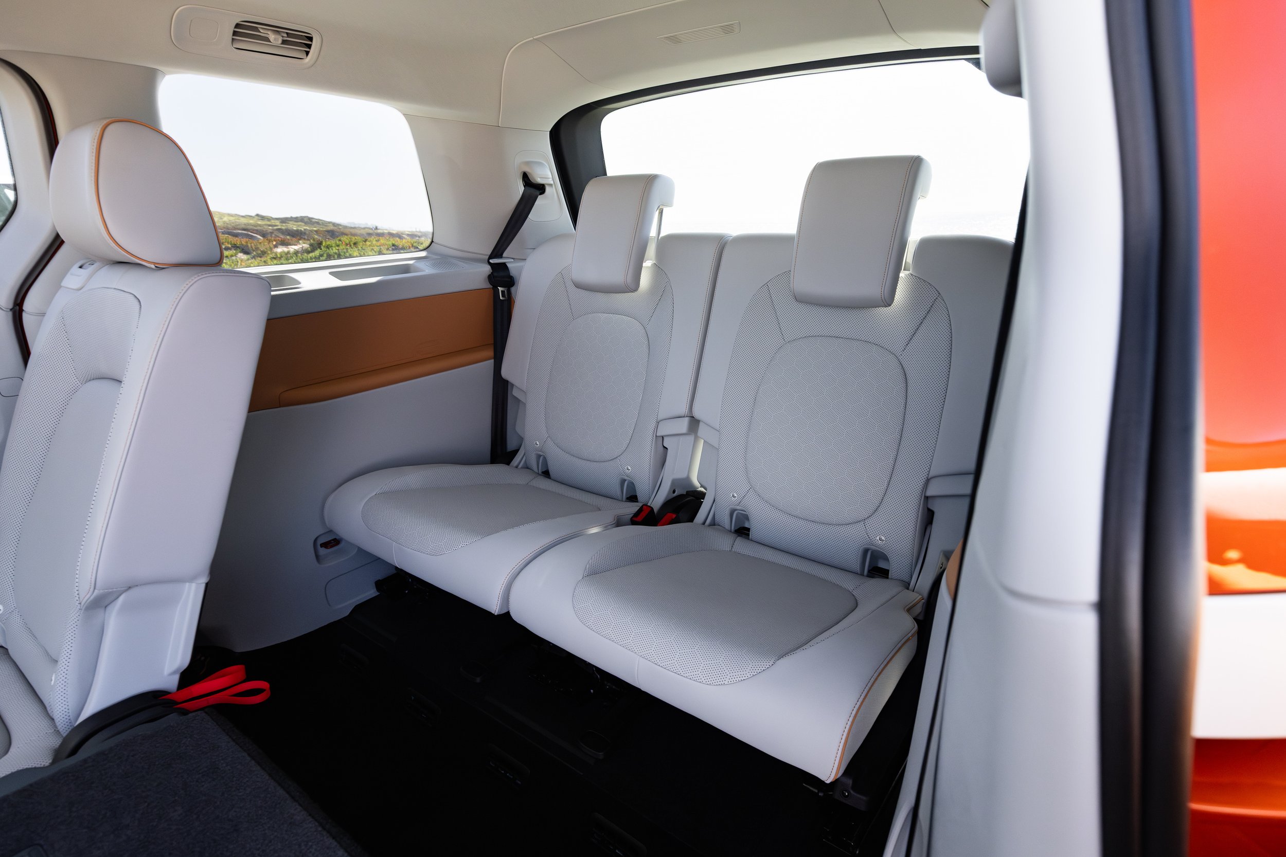 VW ID. Buzz - Energetic Orange - Interior - © Sam Dobbins 2024 -2967-Enhanced-NR.jpg