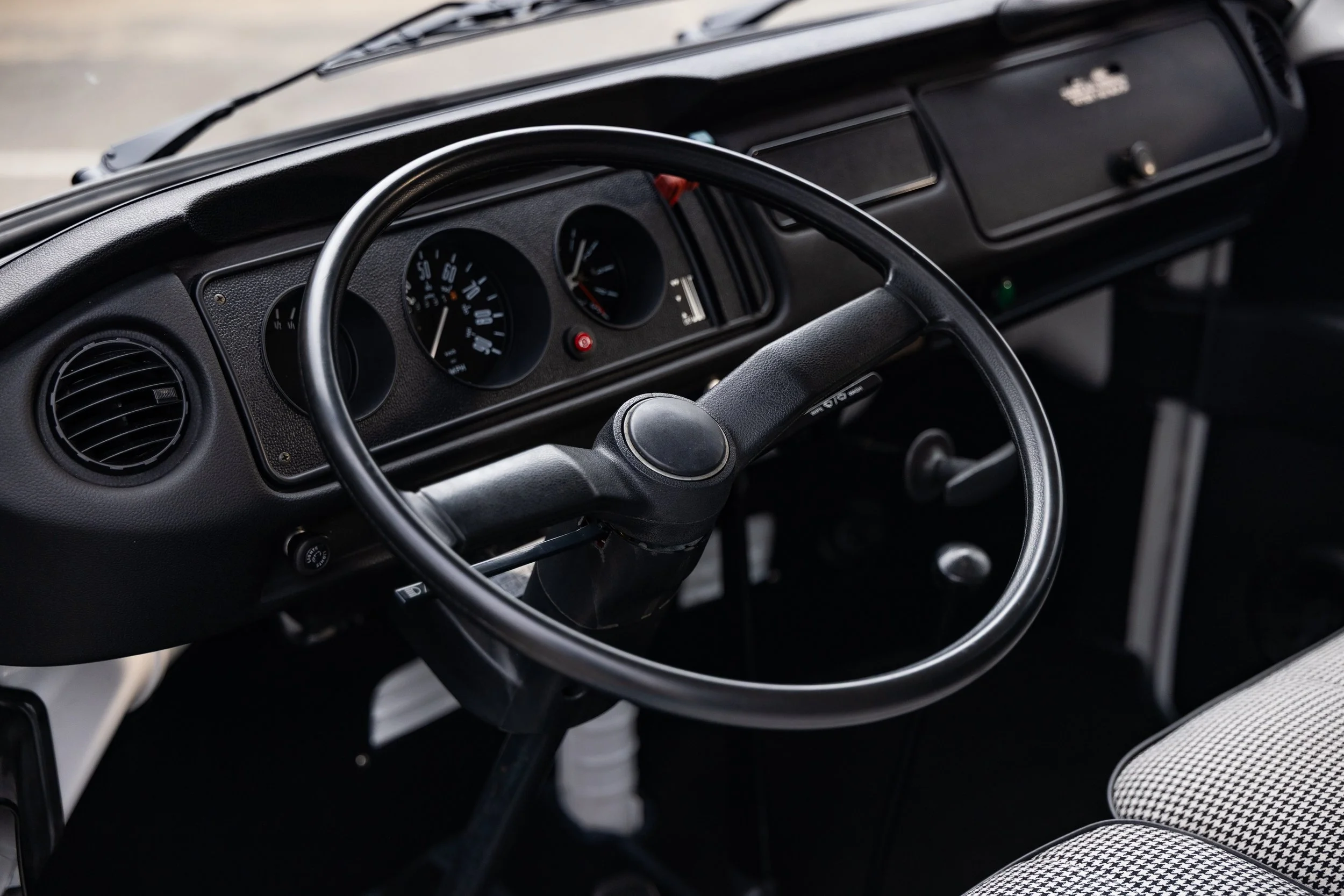 1977-Volkswagen Bus-Azul-More Than Productions-7394.jpg