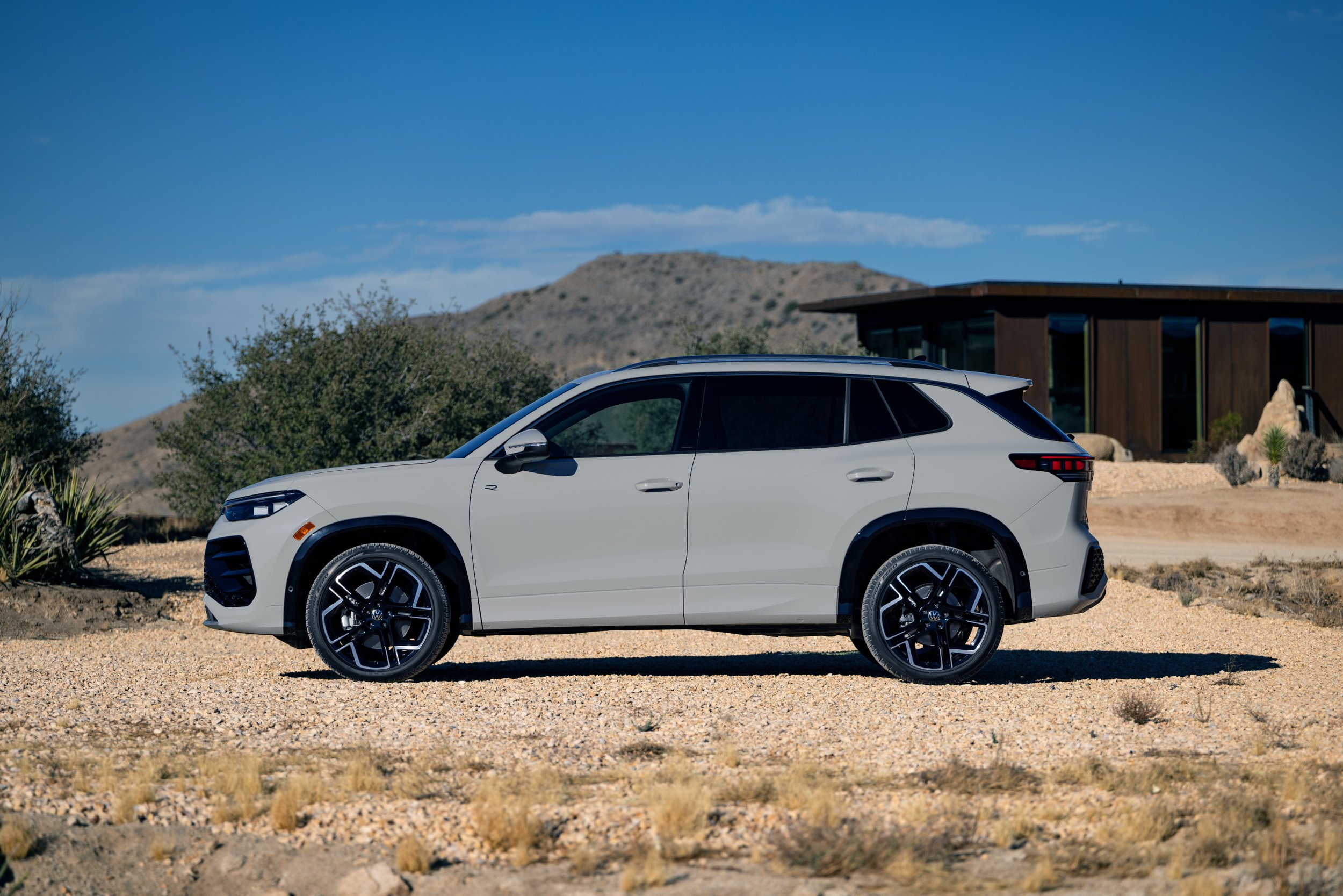 2025 VW Tiguan R-Line - Ascott Grey - © Sam Dobbins 2024 - 0799-Enhanced-NR_RT.jpg