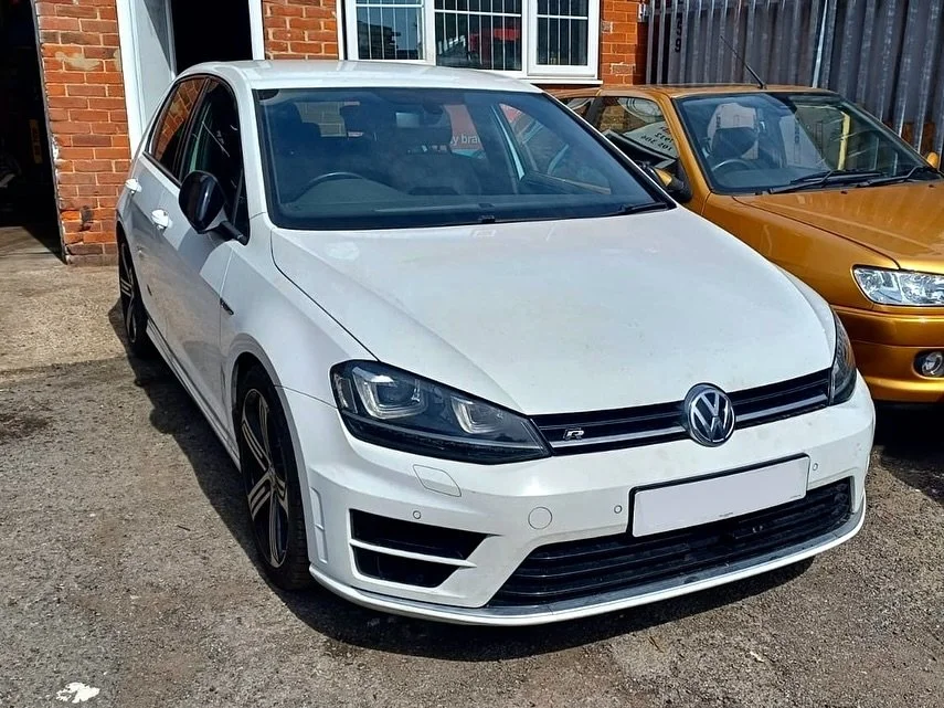 Volkswagen Golf R 2.0 TFSi DSG 4-motion

Engine rebuilt due to rod bearing failure, causing con rod and crankshaft damage.

✅ We replaced the damaged rod and crankshaft with an engineered and tested unit, tested for cracks/bends and having its journa