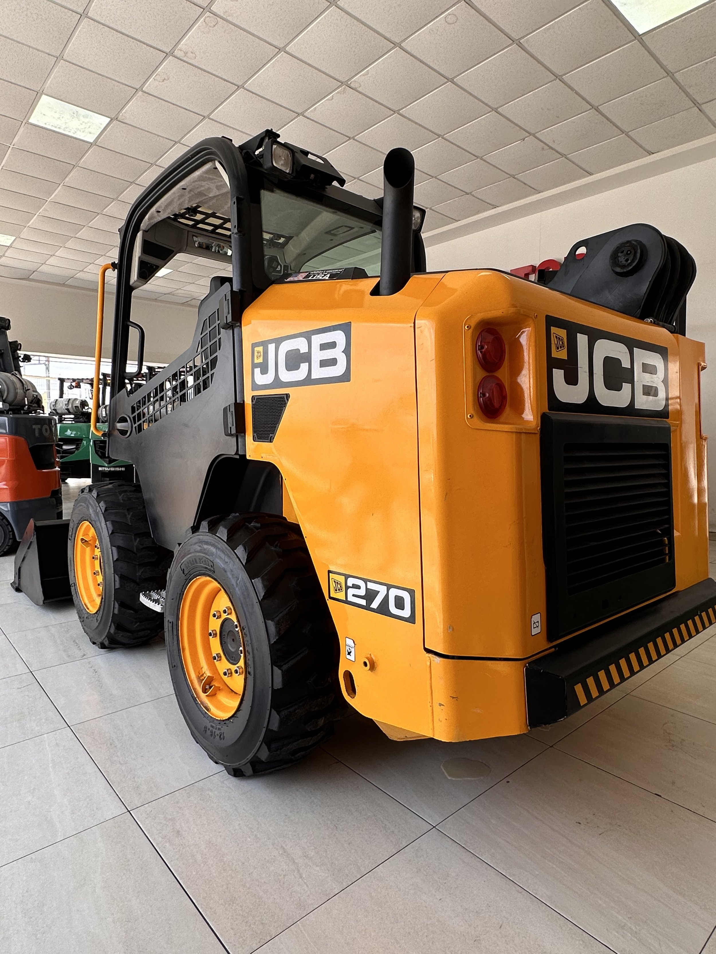 minicargador JCB 270T4
