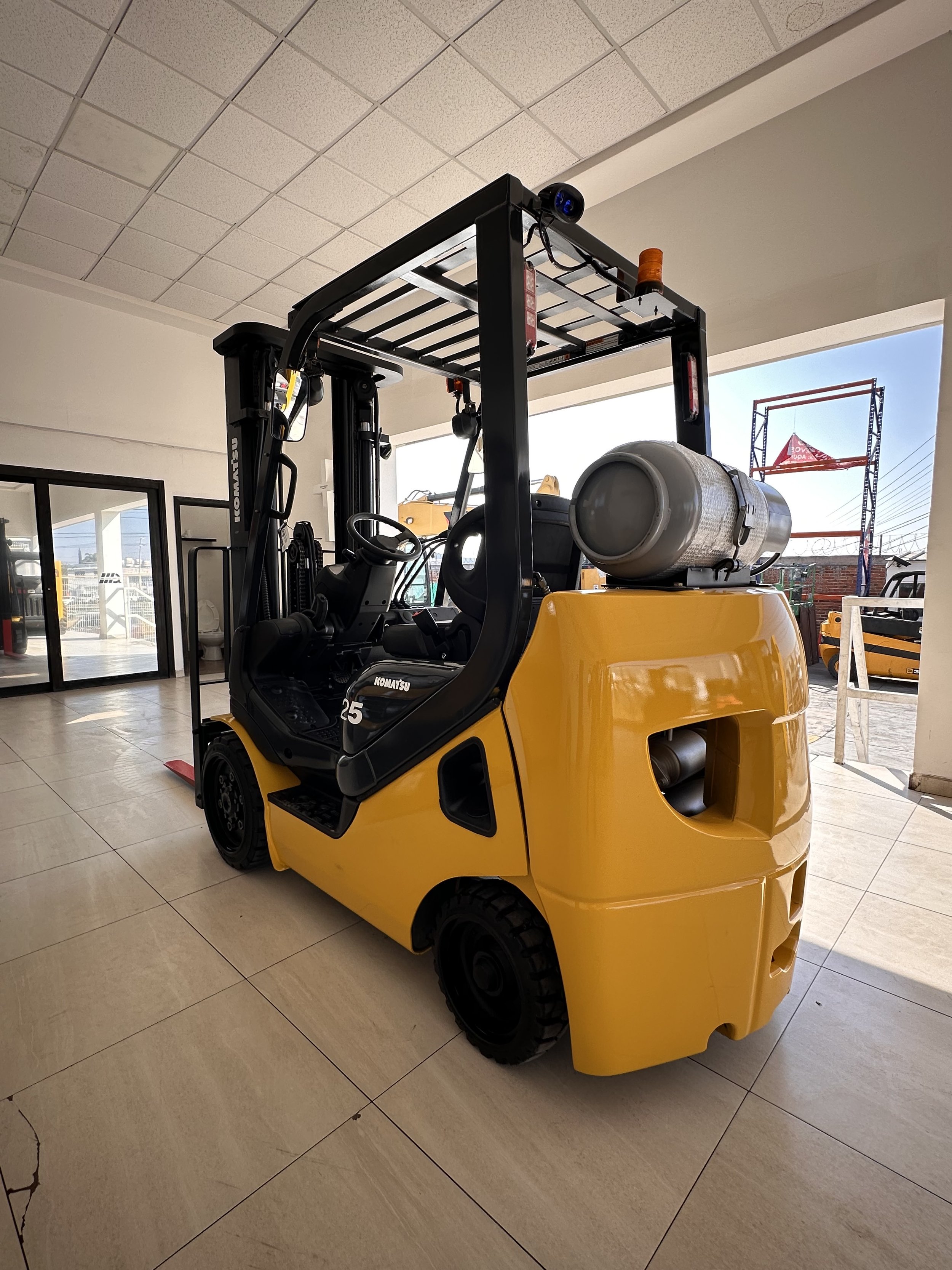 Komatsu FG25T-16