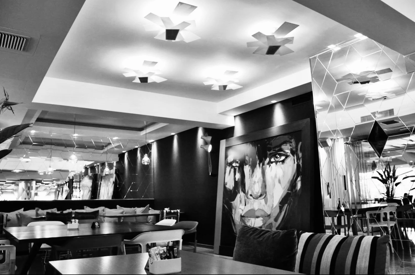 Rich all day cafe-bar, Glyfada