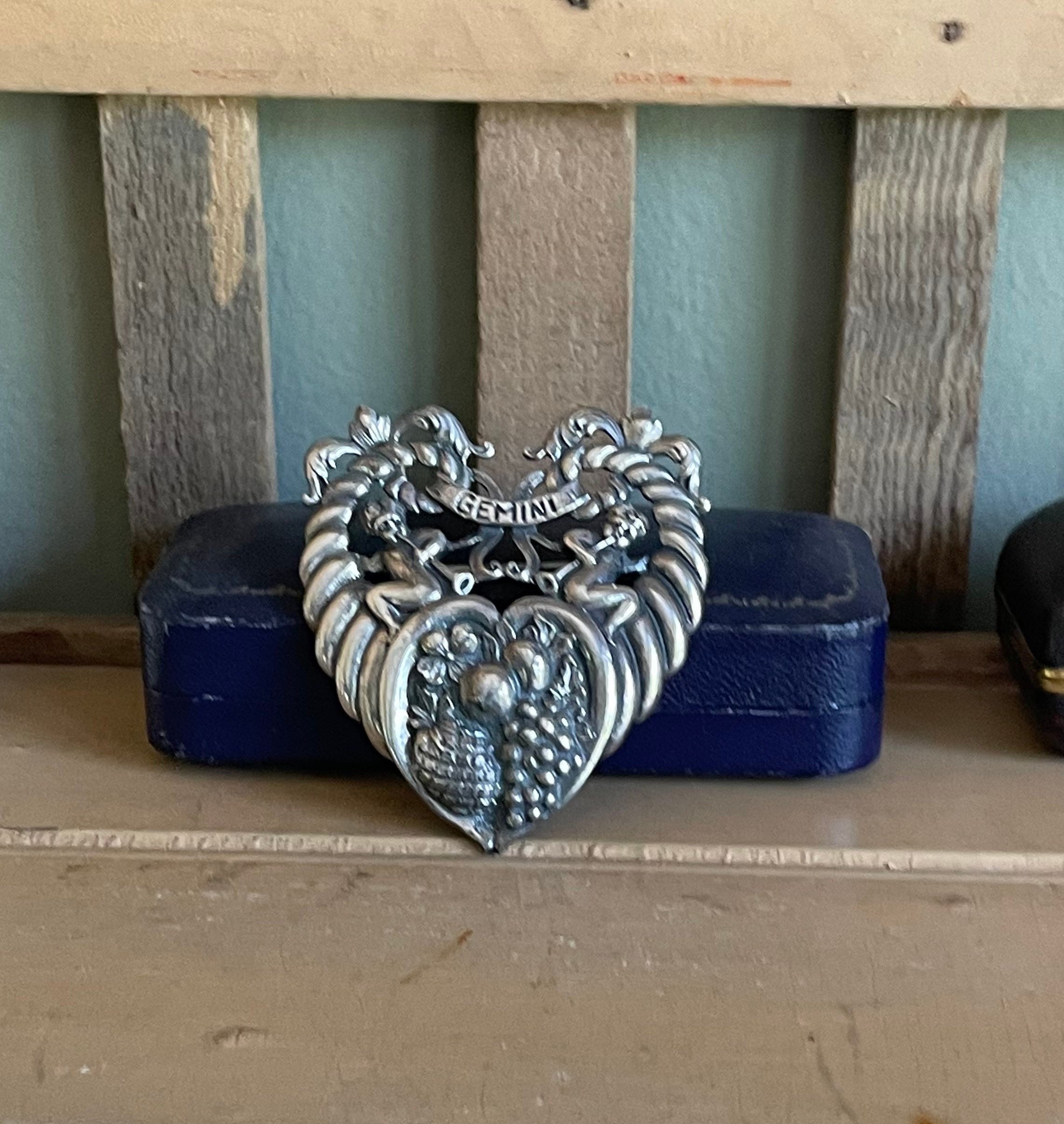 https://i.etsystatic.com/5449355/r/il/064c24/3972458628/il_fullxfull.3972458628_anrm.jpg