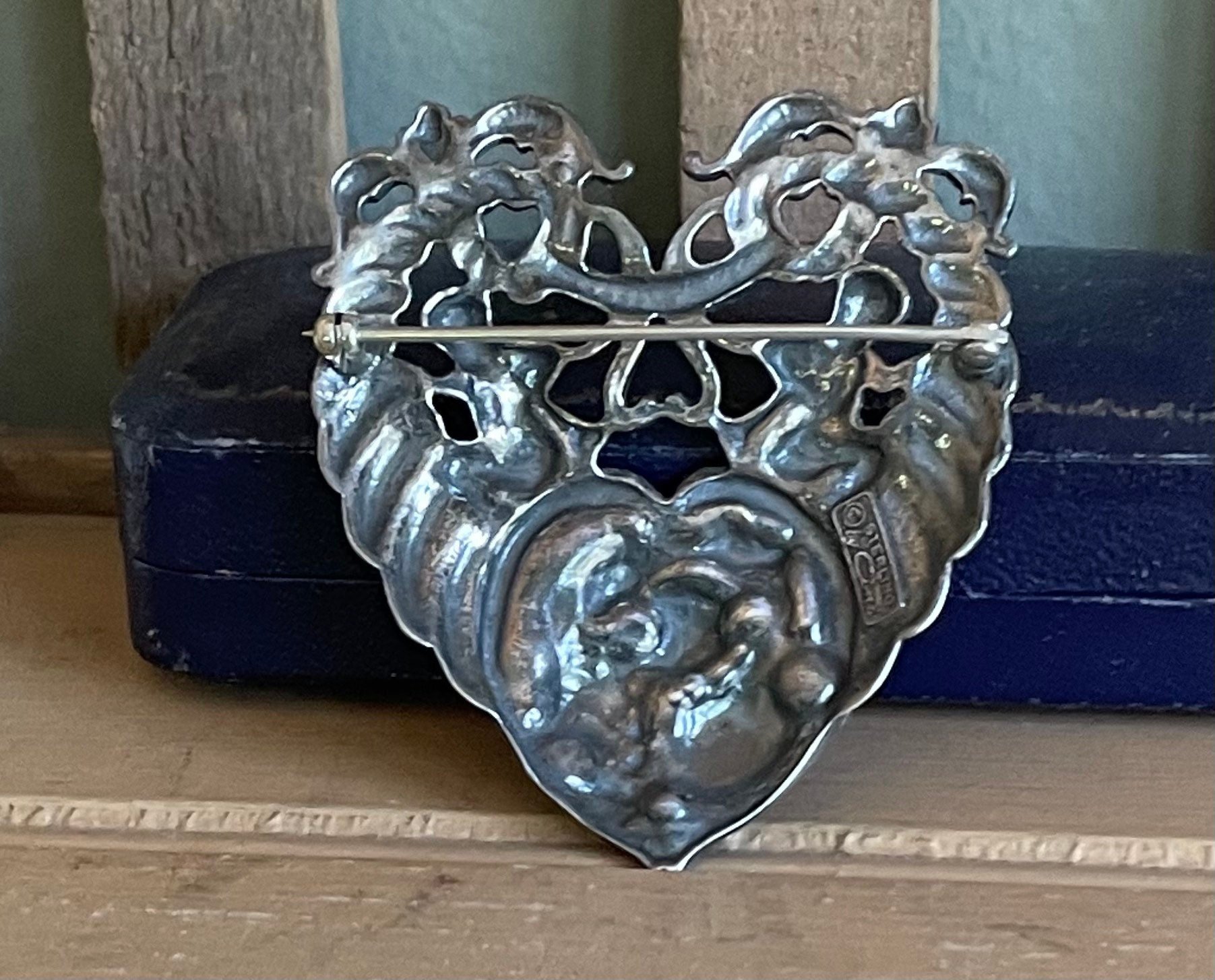 https://i.etsystatic.com/5449355/r/il/4b91e2/4017800121/il_fullxfull.4017800121_1k1h.jpg