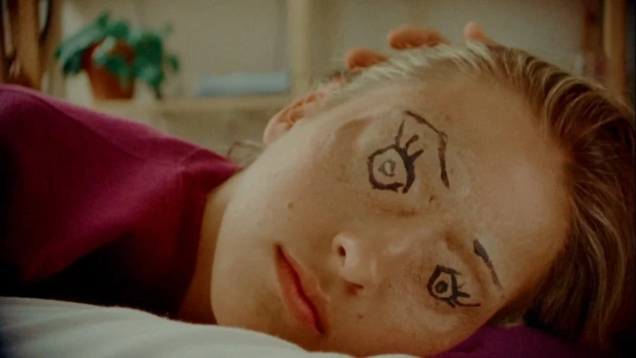 Some stills + bts of || STRANGER || A beautiful short film directed by @isabellavizetta. you can watch the full short on @beyondtheshort 

Isa came to me with this concept and I was so excited to take on the challenge, for me it was specially challen