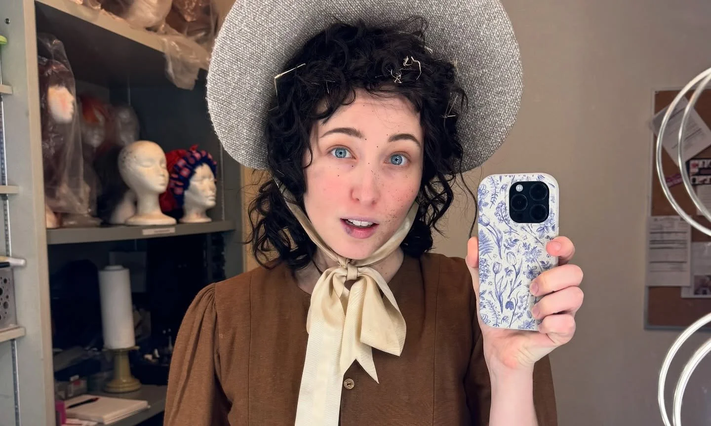 Rencontrez Catherine Parr Traill ! 😁✨

J'ai eu la chance d'interpr&eacute;ter une com&eacute;dienne un peu trop motiv&eacute;e dans la formidable webs&eacute;rie &quot;L'histoire sans FAIM&quot; de TFO. Je suis bien reconnaissante d'avoir pu jouer u