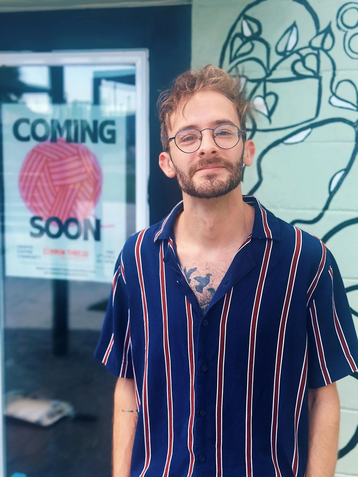 Fiber friends! We&rsquo;d love to introduce you to someone you&rsquo;ll certainly be seeing around the shop: our new Caf&eacute; Manager, Jojo! ☕️ Here&rsquo;s a little intro from him (can you tell he&rsquo;s big into puns?)  
Crochet there!
I&rsquo;