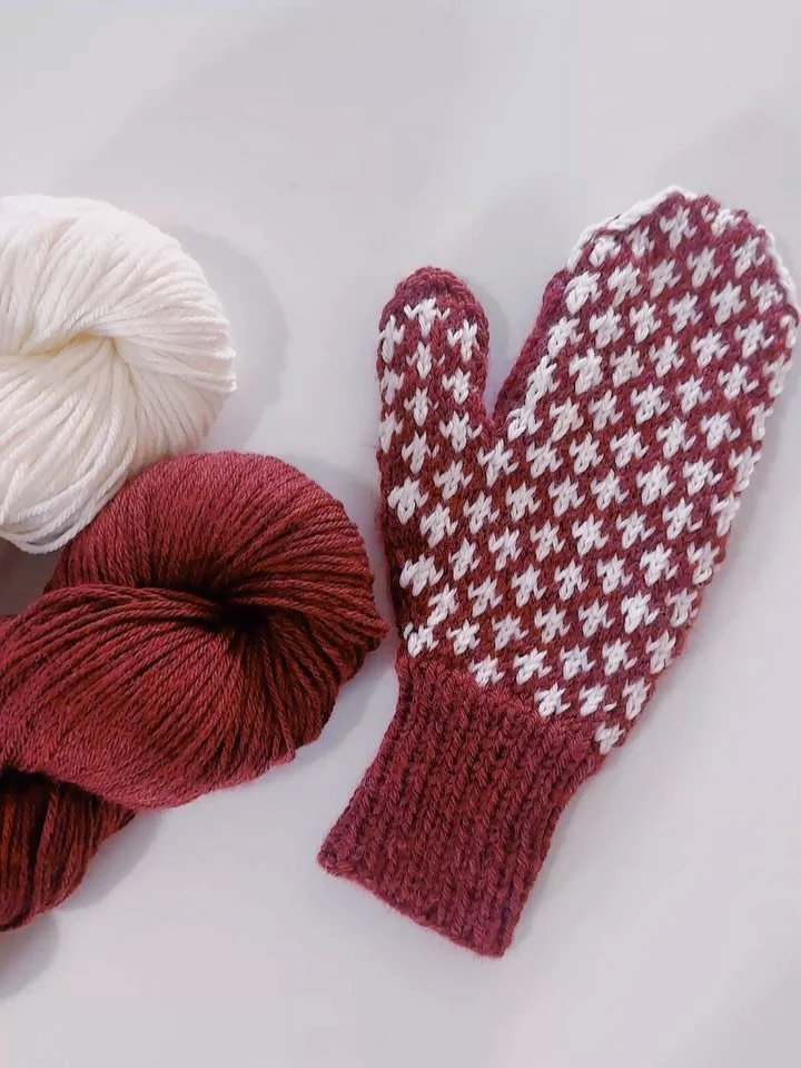 Naughty or nice&hellip; it&rsquo;s up to you.

We made @hautbeau&rsquo;s Angry Mittens that have taken the knitting world by storm!

Yarnista Maryellen knit this cheeky little masterpiece in cozy Berroco Vintage, and it&rsquo;s officially our pick fo