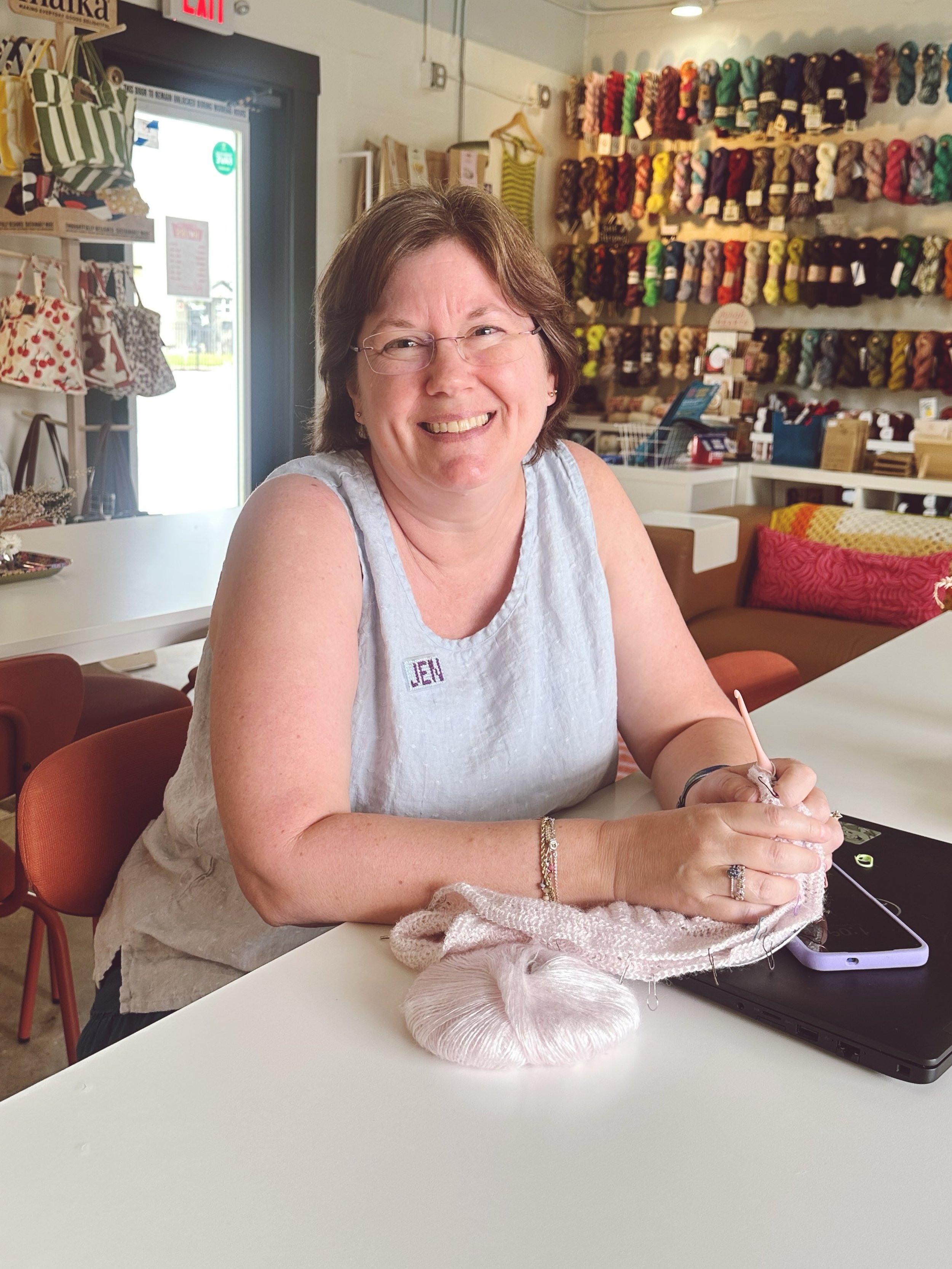 Have you met our girl Jennifer? If you&rsquo;ve ever scheduled a lesson, chances are you&rsquo;ve met her virtually. But she also happens to be our diamond in the rough: a left-handed crochet instructor! 💎 

Jen&rsquo;s been part of our Yarnista tea