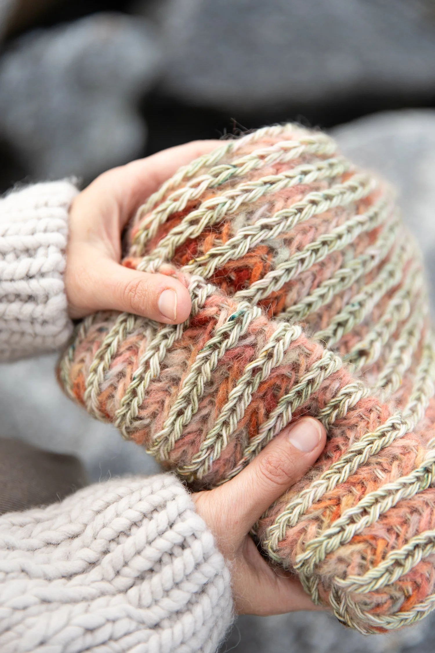 Laine_52WeeksOfChunkyKnits_JonanHelin_Halla-5.jpg