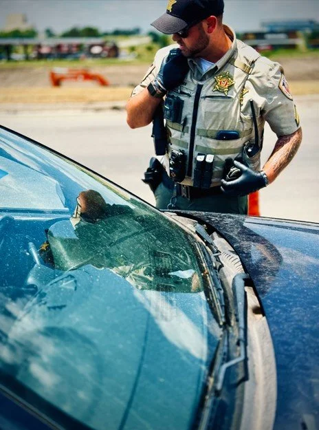 Sheriff_deputy_Police_Officer_Theft_Report_police radio.jpg