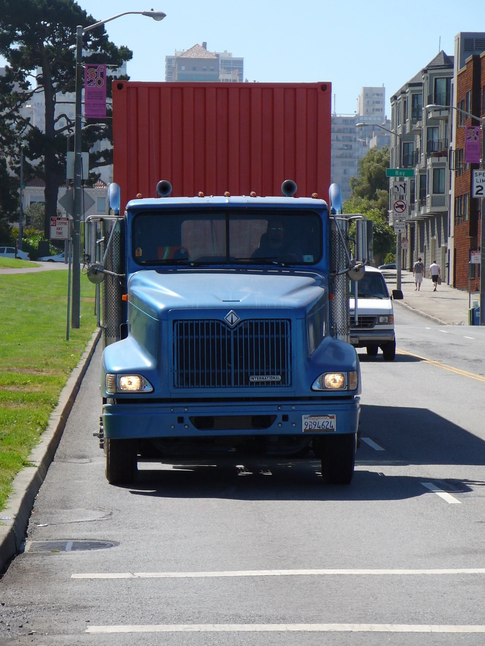 Slow food-prefab-shipping-container-green-roof-semi-truck-transport.JPG