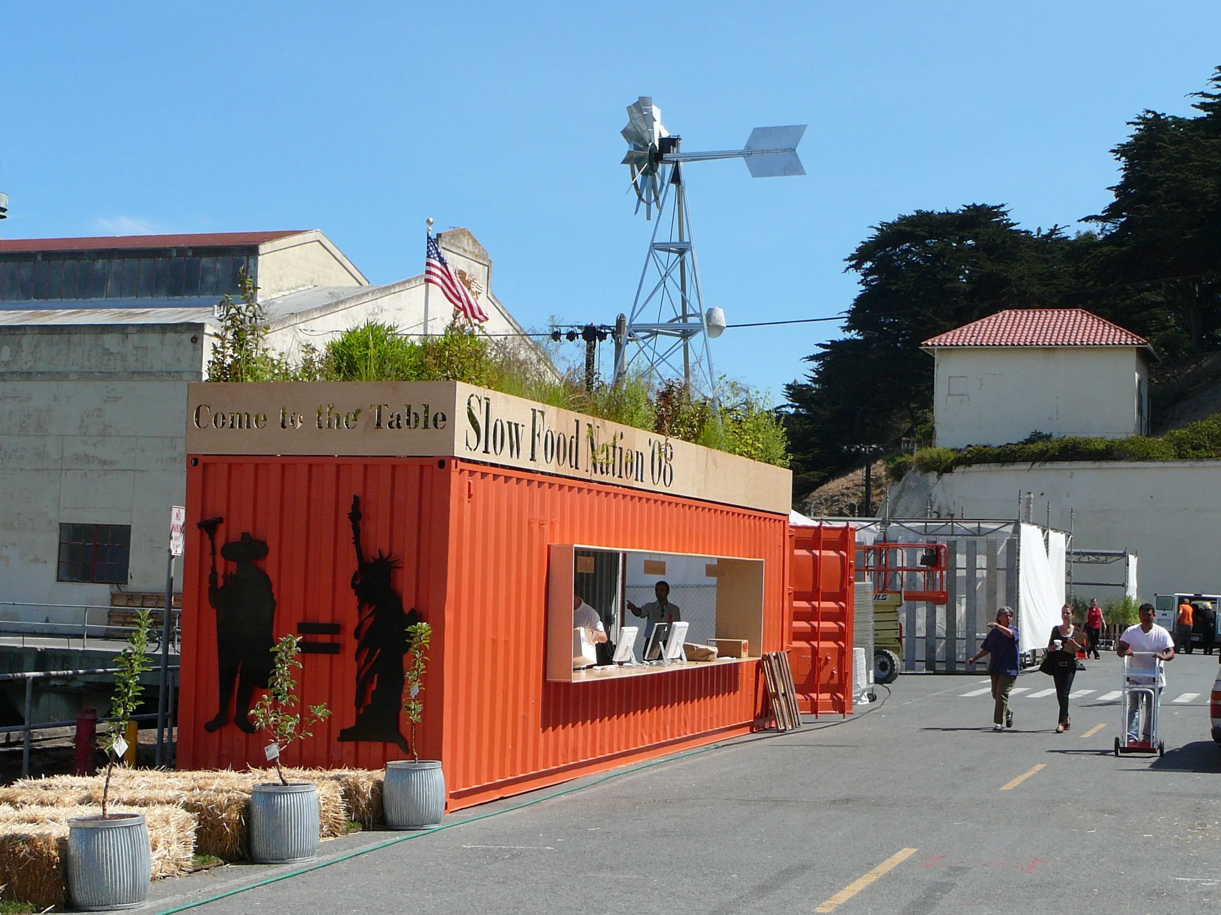 Slow food-prefab-shipping-container-green-roof-fort-mason.JPG