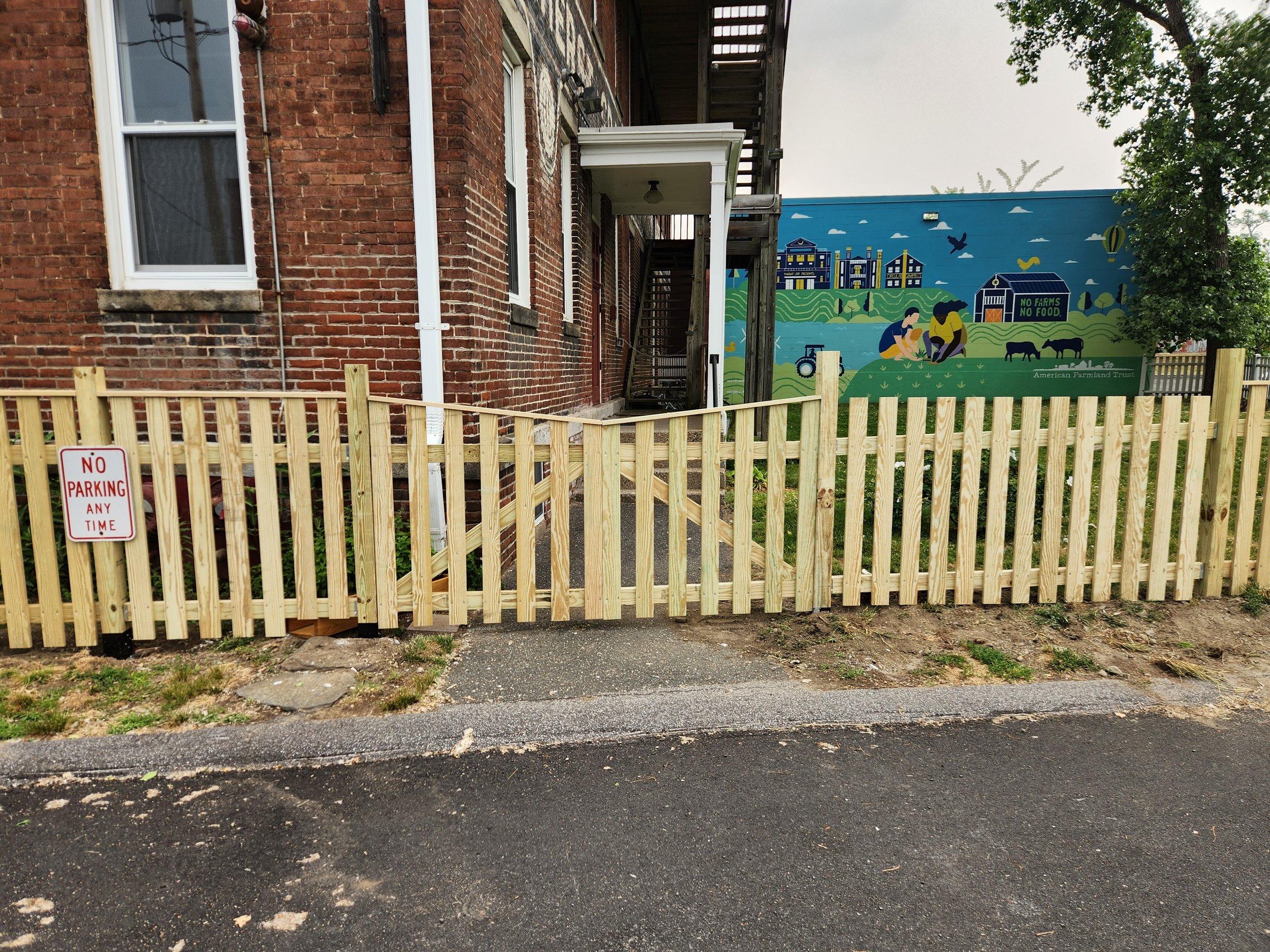 ShortStFence3.jpg