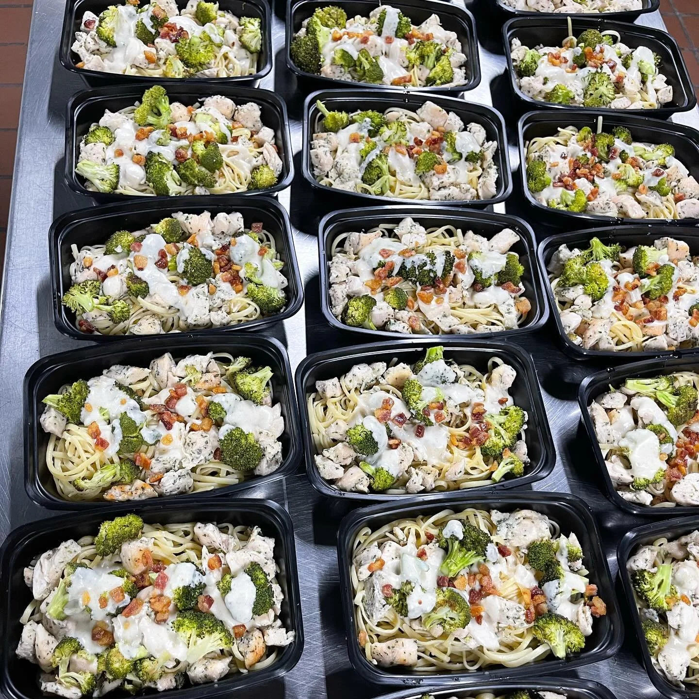 Happy Halloween! Check out our last post for a 🎃SCARY GOOD👻 deal on meal prep

Our menu changes weekly &mdash; new menus drop on Thursdays! Here&rsquo;s what&rsquo;s cooking for the week of November 4th:
💪 Adobo beef burrito bowl
💪 Chicken alfred