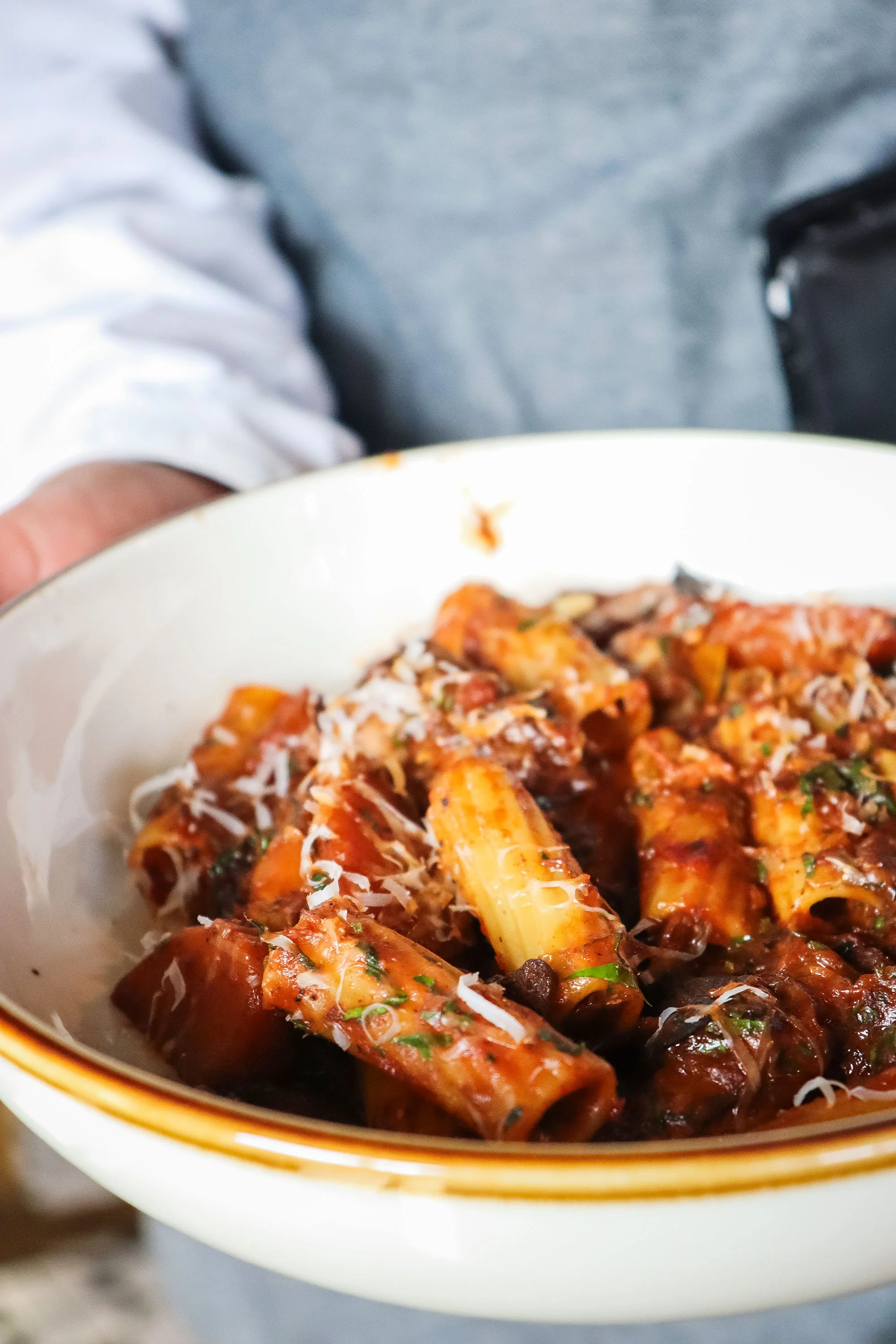 a_pasta_waittress_2.jpg