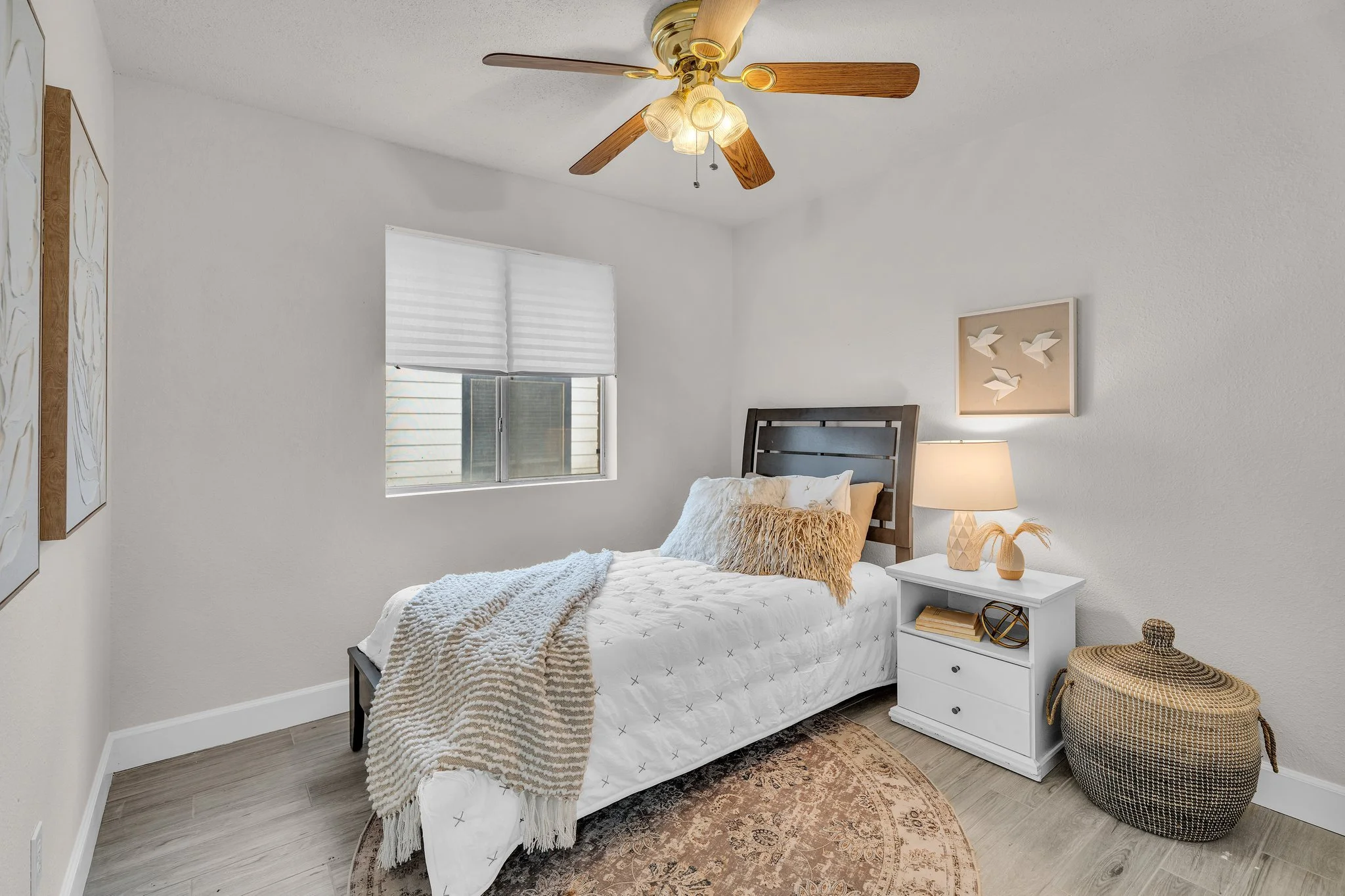 6-web-or-mls-8902 Romayne Ln 3.jpg