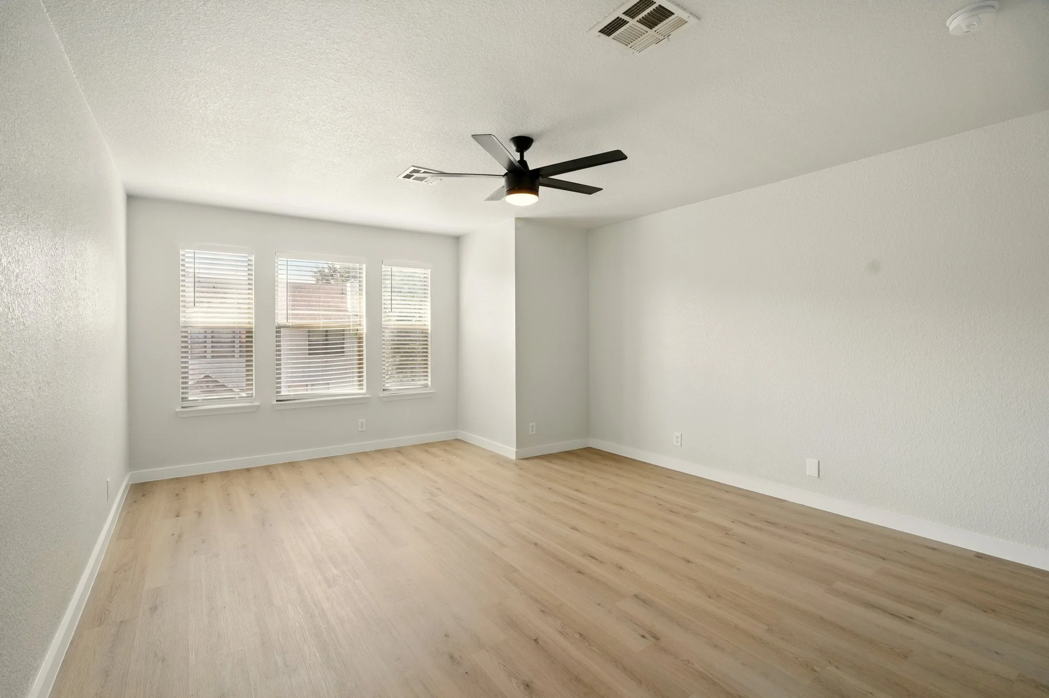 24-web-or-mls-_DSC9338 Seth Talkington.jpg