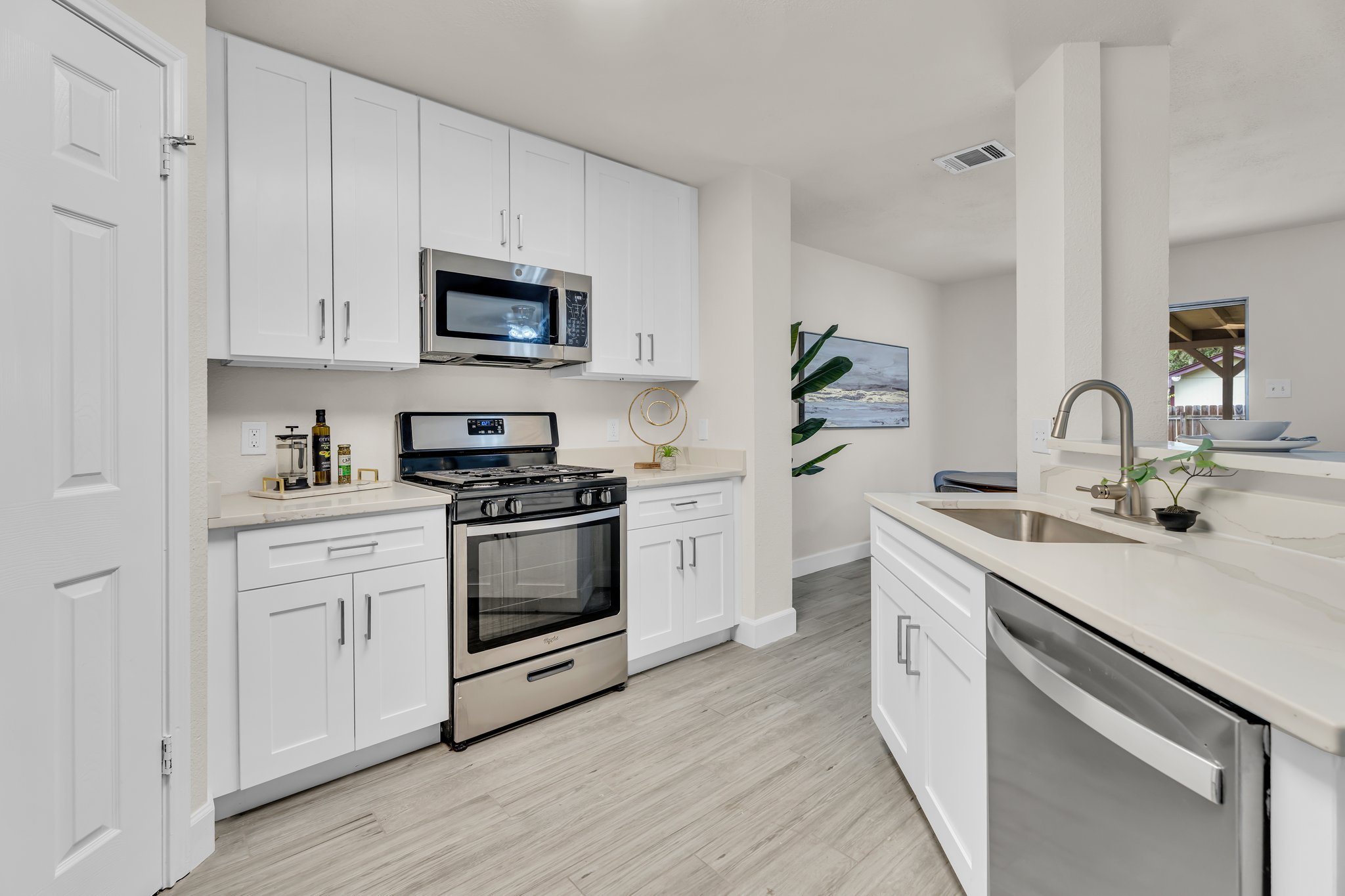 14-web-or-mls-8902 Romayne Ln 11.jpg