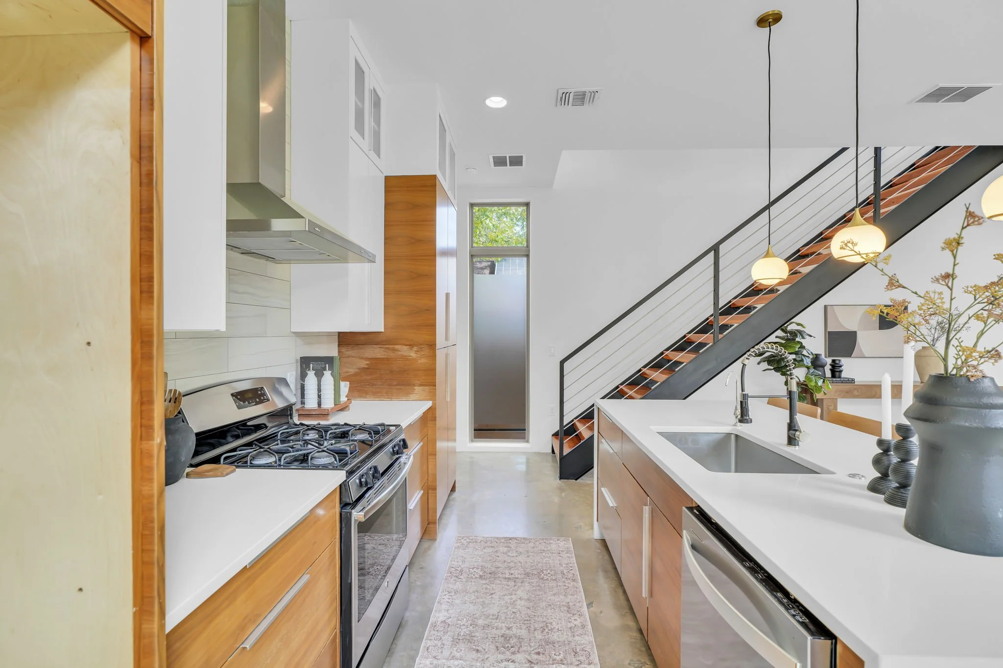 32-web-or-mls-1132 Salina St Austin 32.JPG