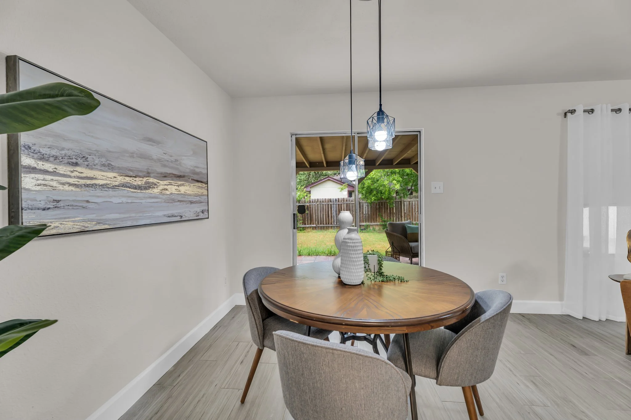 18-web-or-mls-8902 Romayne Ln 15.jpg