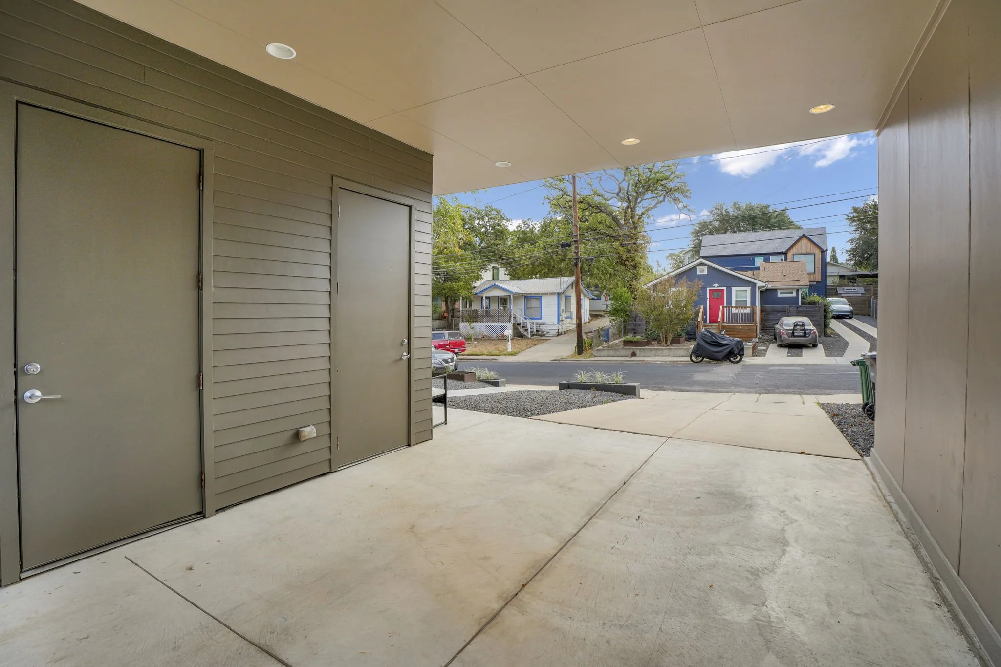 9-web-or-mls-1132 Salina St Austin 9.JPG