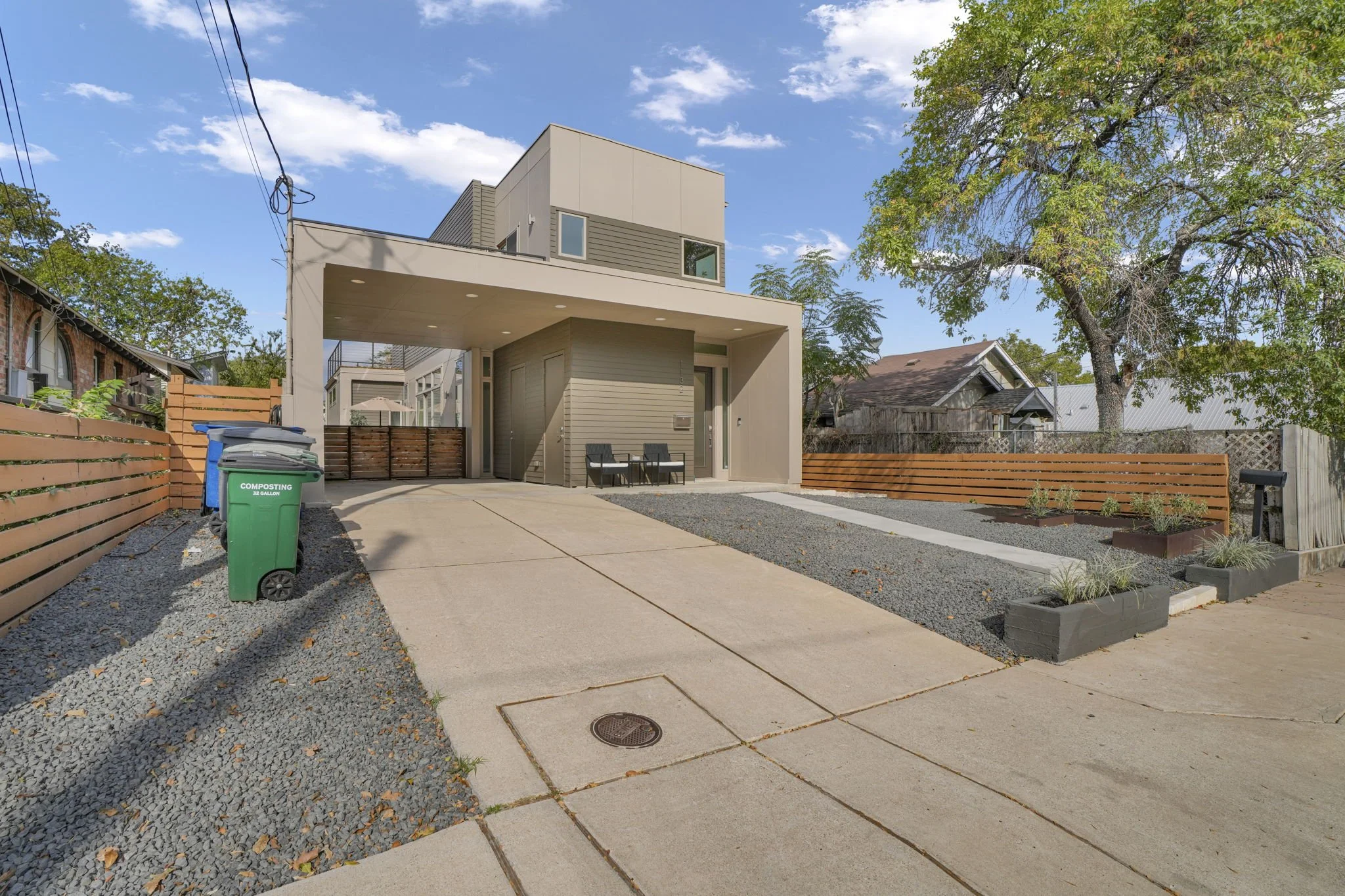 2-web-or-mls-1132 Salina St Austin 2.JPG