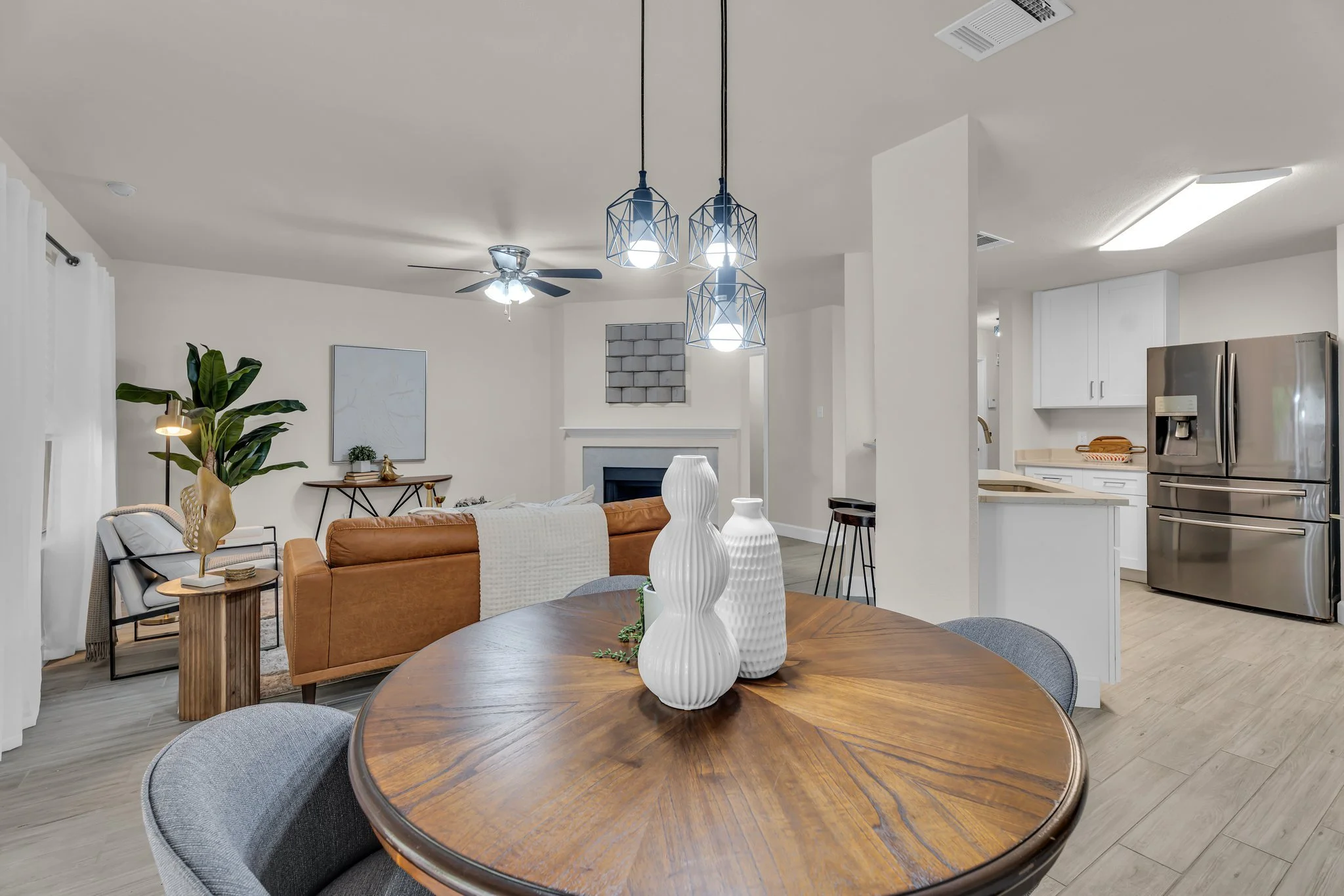 17-web-or-mls-8902 Romayne Ln 14.jpg