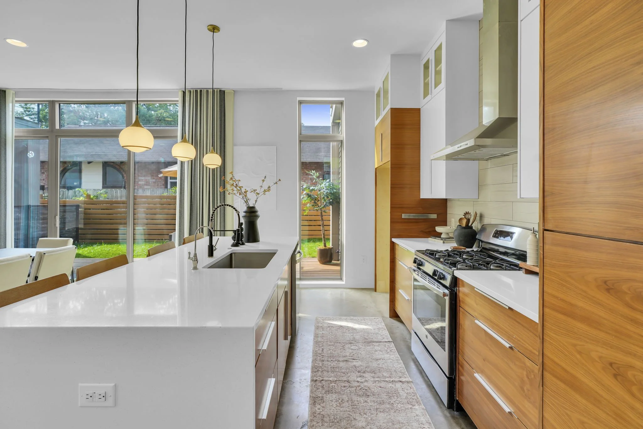 34-web-or-mls-1132 Salina St Austin 34.JPG