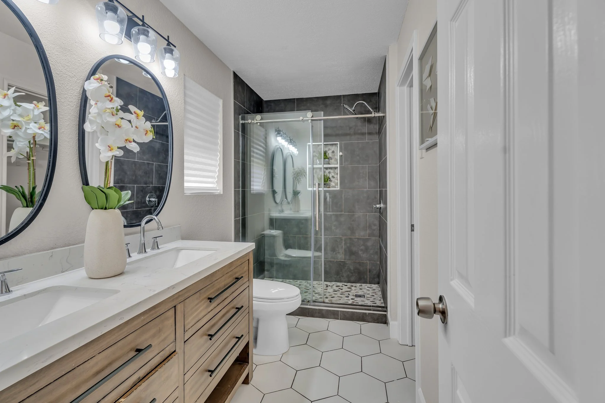 30-web-or-mls-8902 Romayne Ln 27.jpg