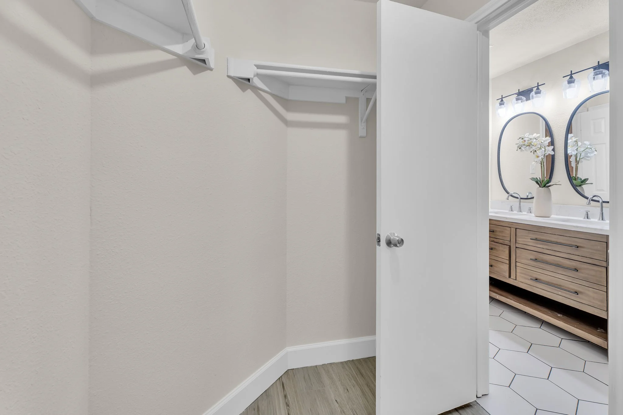 33-web-or-mls-8902 Romayne Ln 30.jpg