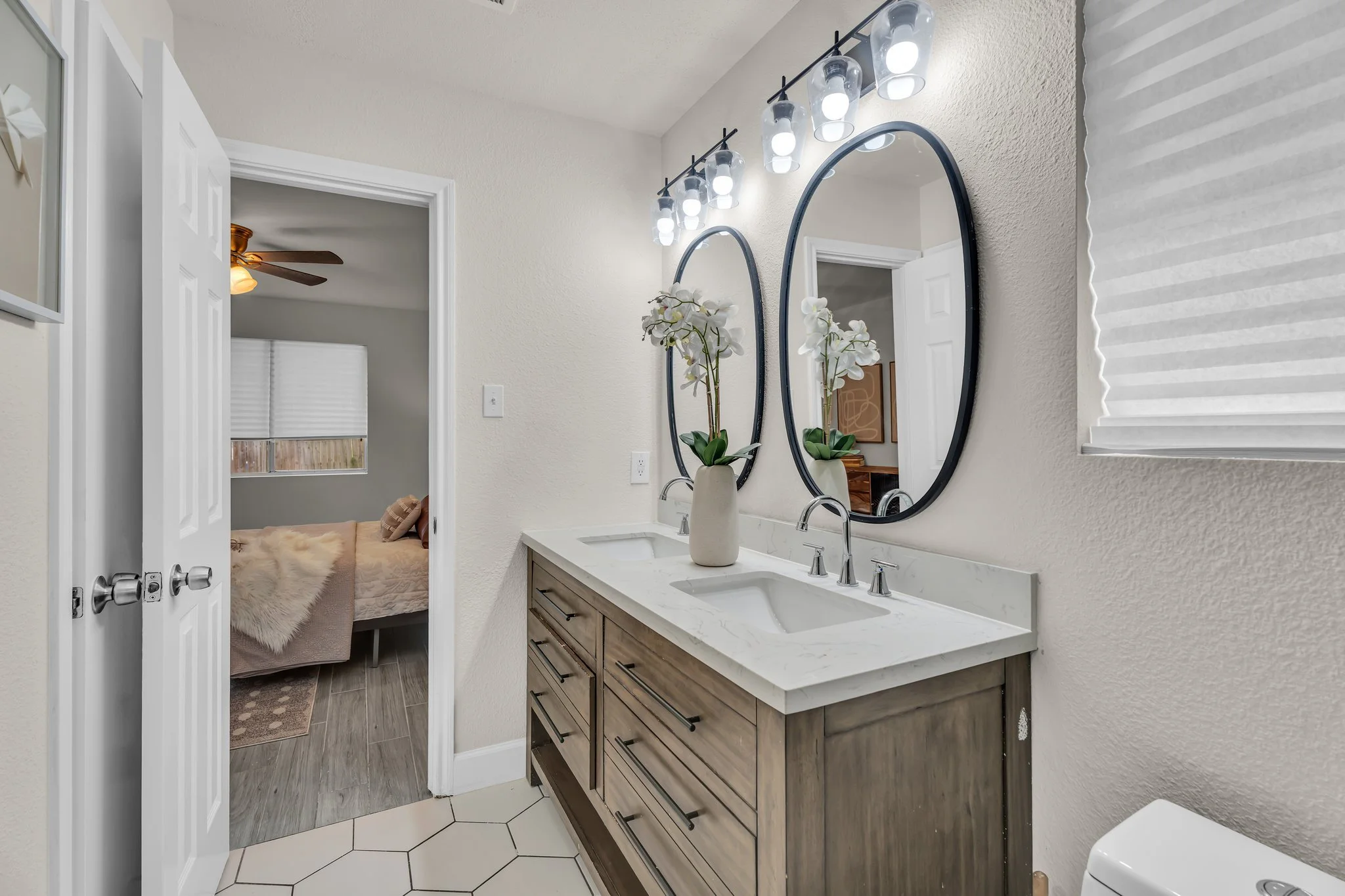 32-web-or-mls-8902 Romayne Ln 29.jpg