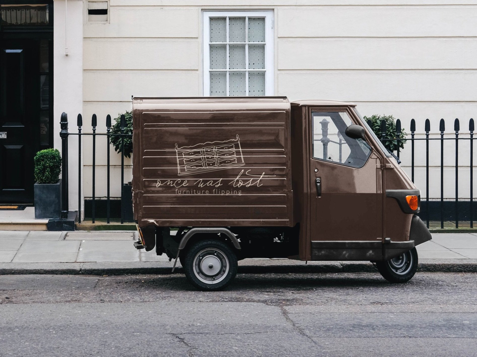 Piaggio+Truck+Mockup.jpg