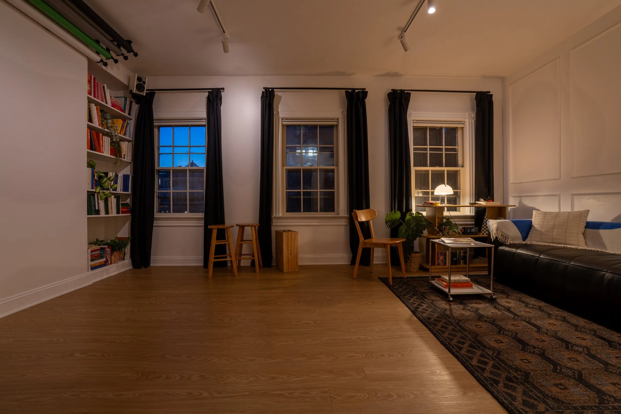 Studio with seamless backdrops and equipment Photo 7.jpg